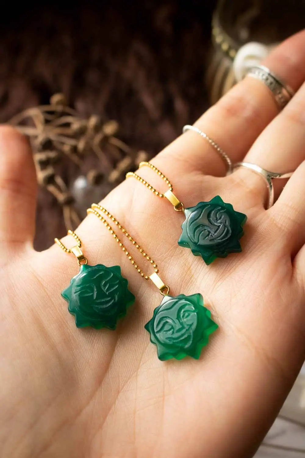 Pendentif Agate verte Zezuna et chaîne en laiton doré lunamanashop