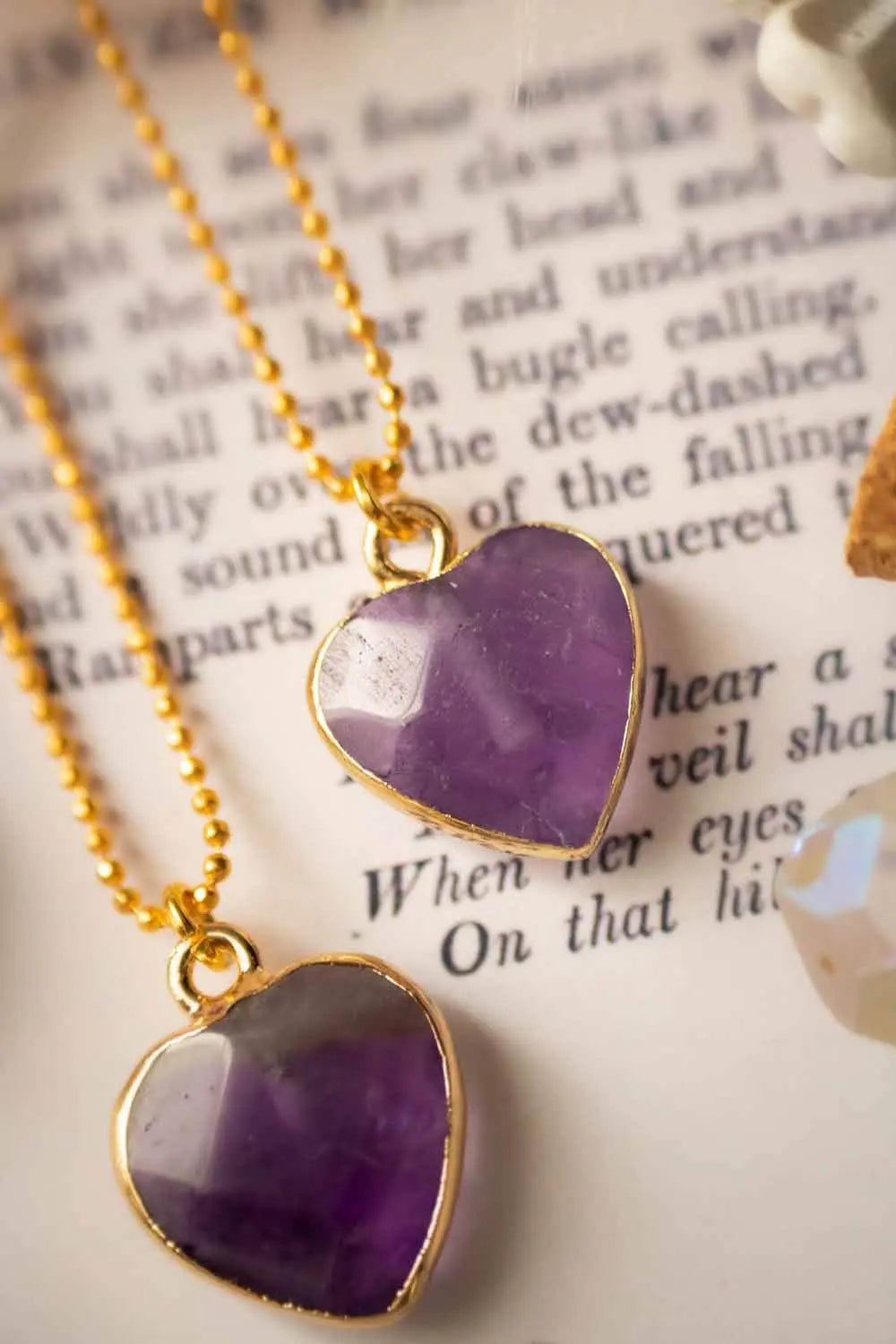 Pendentif Améthyste Primara et chaîne laiton doré lunamanashop