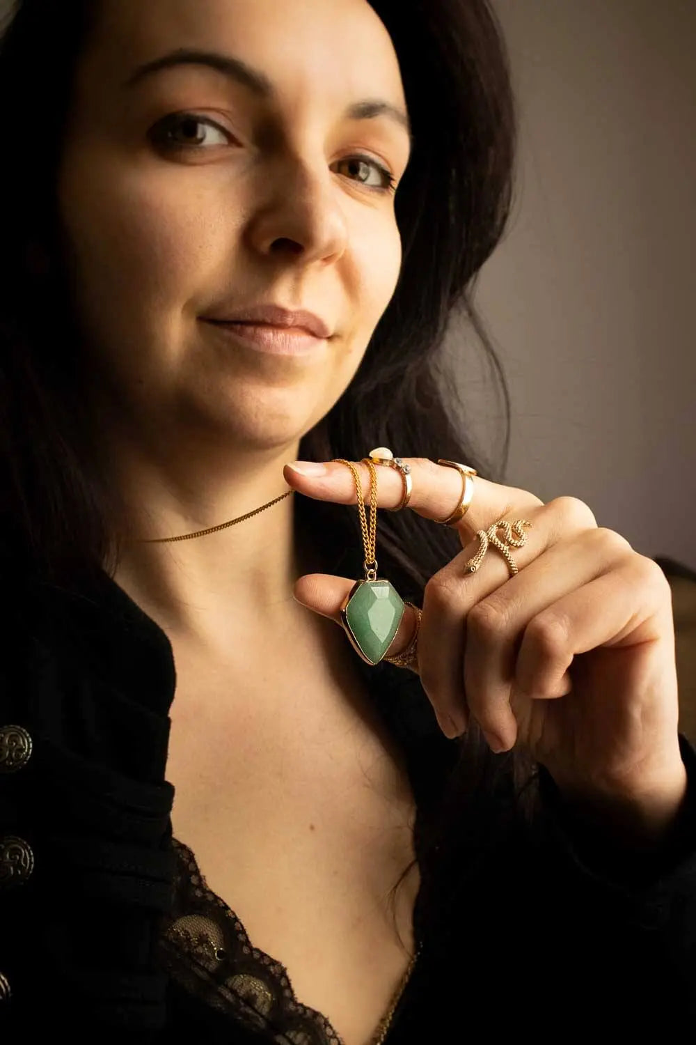 Pendentif Dessielle aventurine verte et chaîne en laiton doré lunamanashop