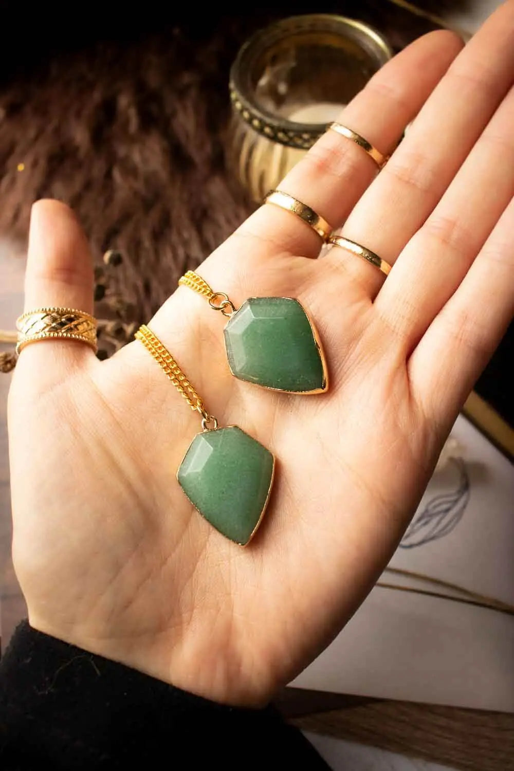 Pendentif Dessielle aventurine verte et chaîne en laiton doré lunamanashop