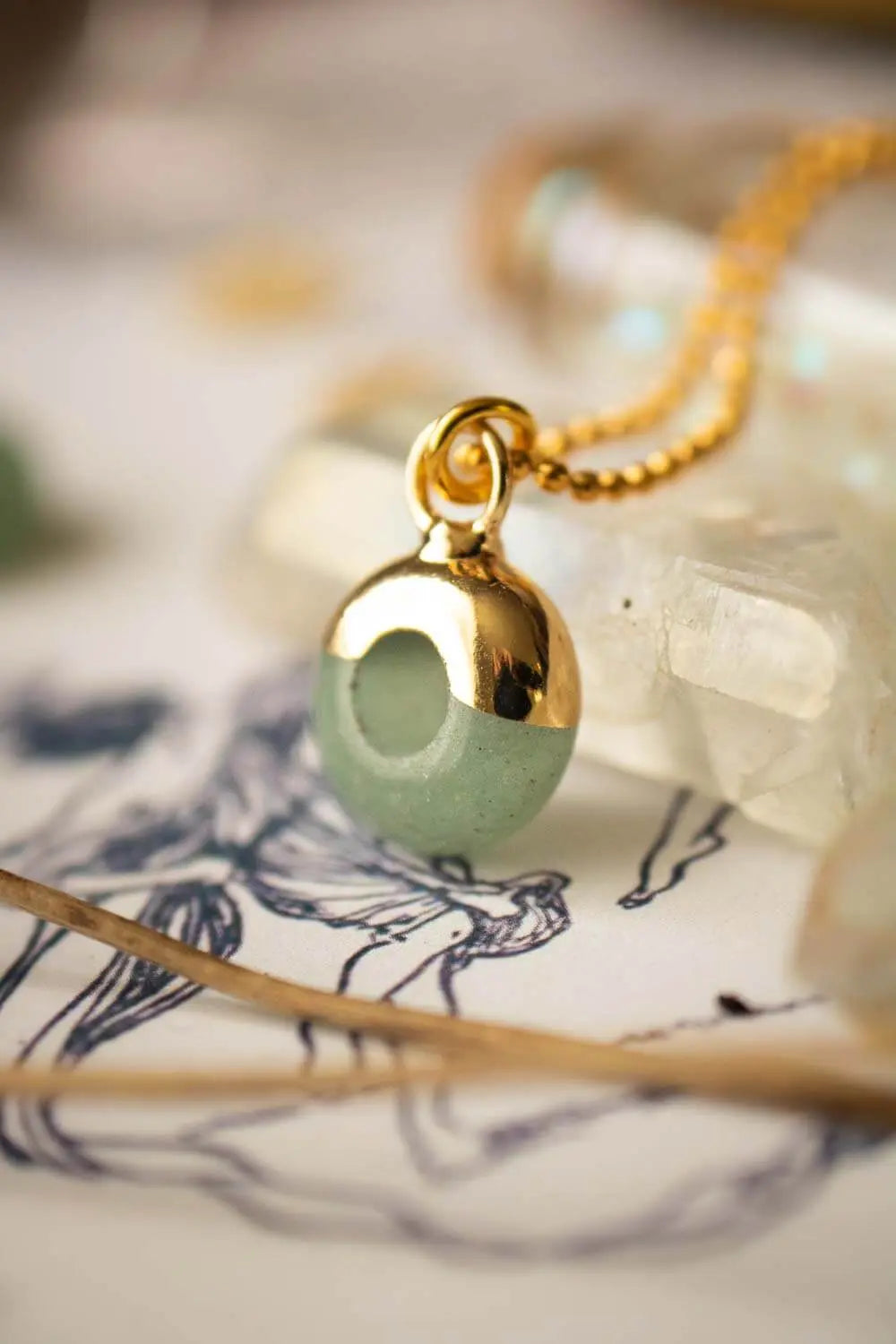 Pendentif Aventurine verte Riana et chaîne en laiton doré lunamanashop