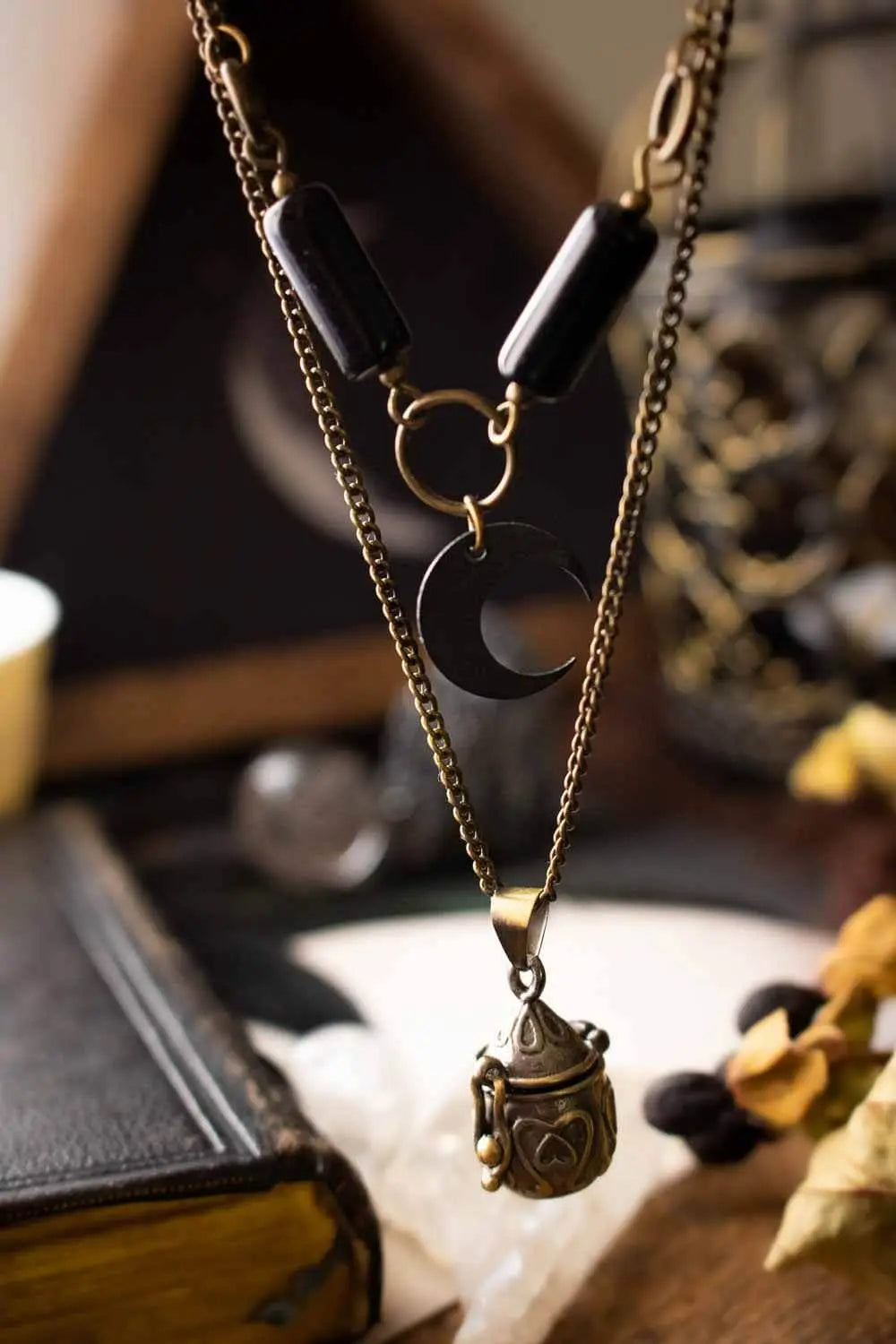 Pendentif Boîte à souhait en Obsidienne noire et lune lunamanashop