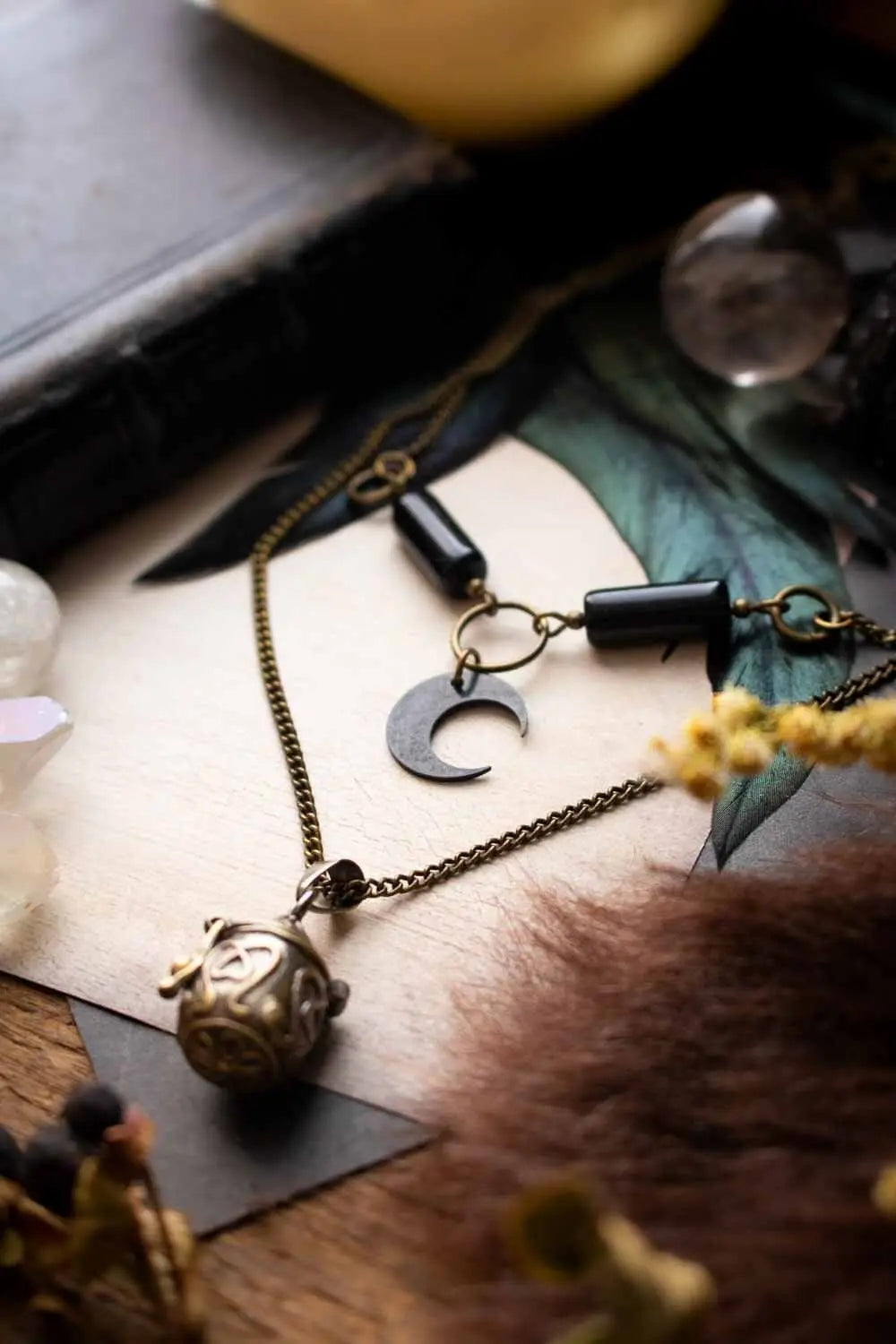 Pendentif Boîte à souhait en Obsidienne noire et lune lunamanashop