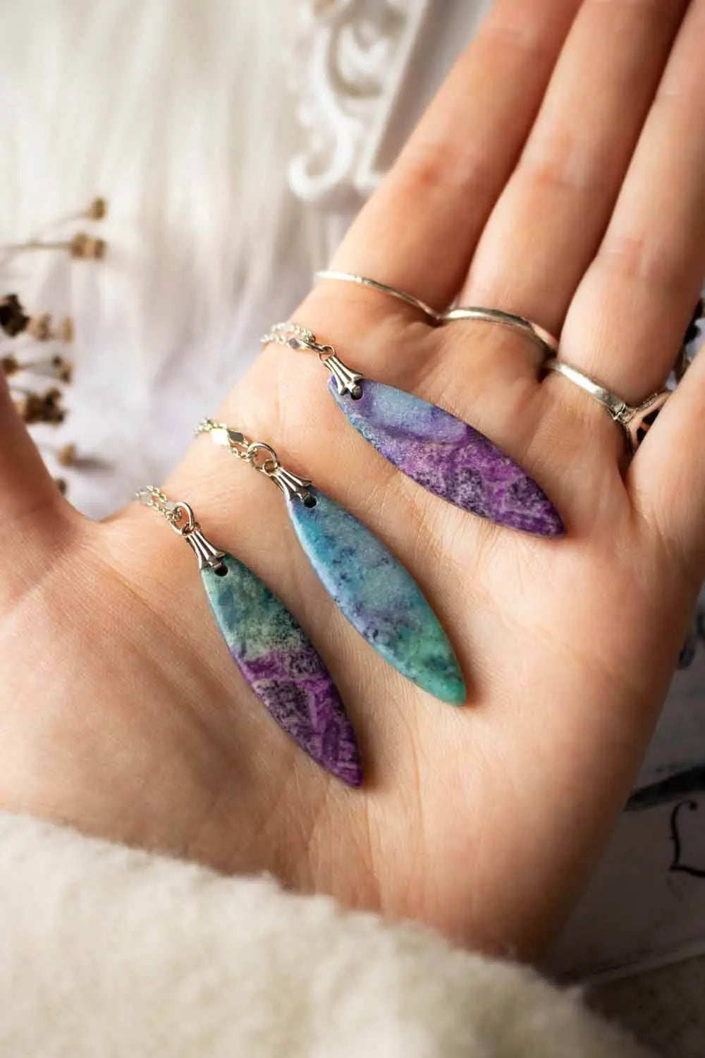 Pendentif Aktarise en Calcite et chaîne en laiton argenté lunamanashop