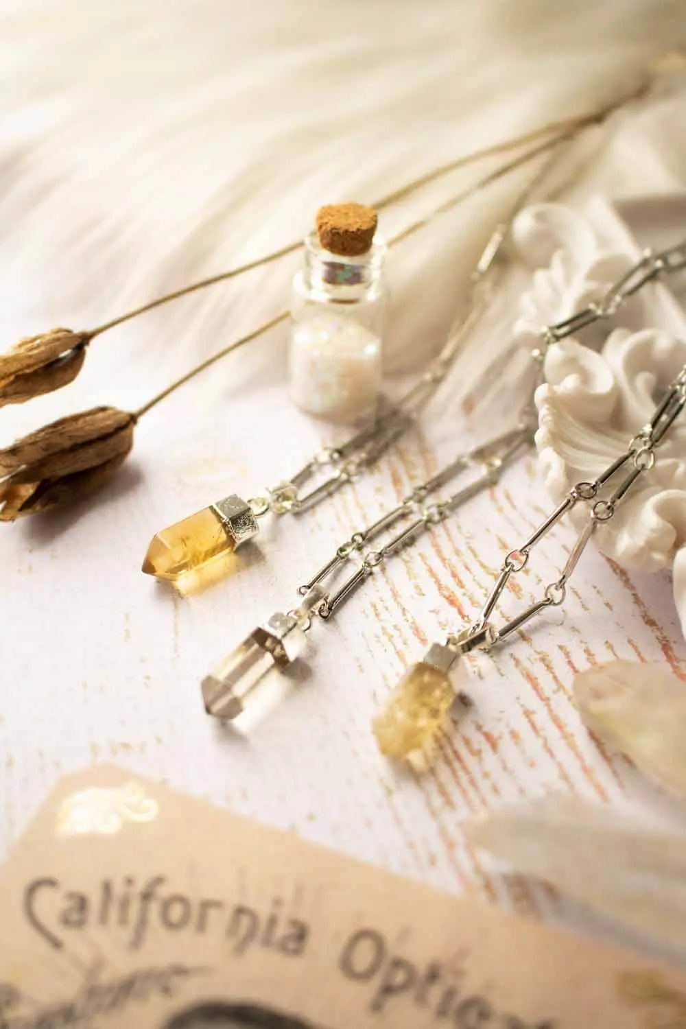 Pendentif Citrine Wilda chaîne en laiton argenté lunamanashop