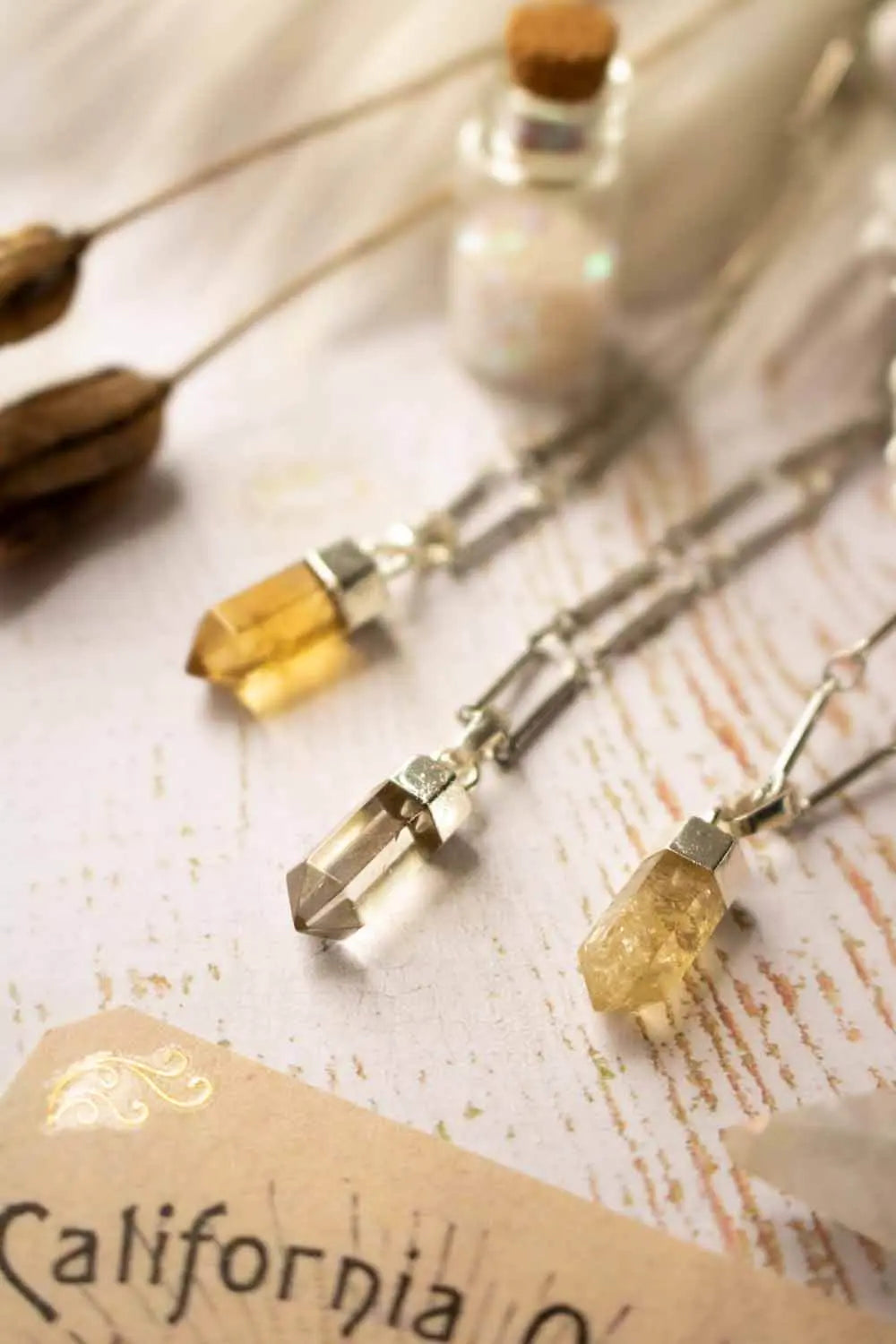 Pendentif Citrine Wilda chaîne en laiton argenté lunamanashop