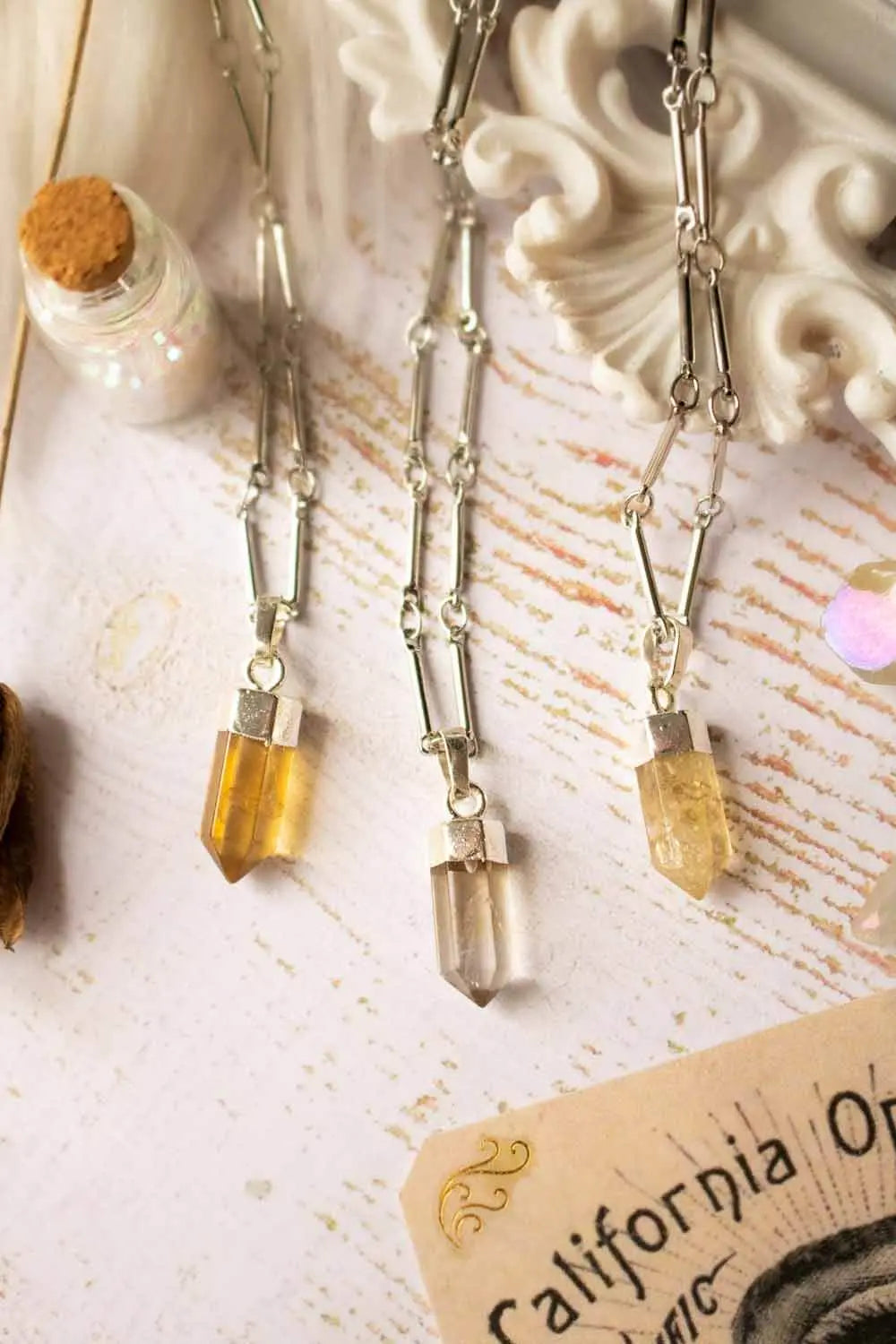 Pendentif Citrine Wilda chaîne en laiton argenté lunamanashop