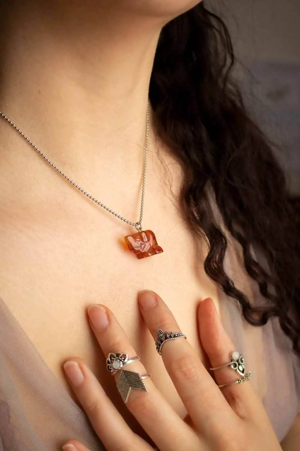 Pendentif Cornaline Blissia et chaîne en laiton argenté lunamanashop