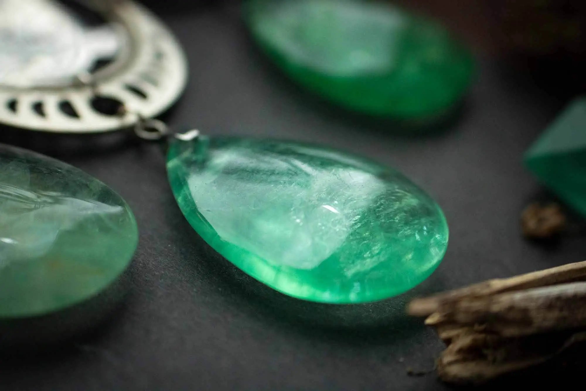 Pendentif Félin et goutte en Fluorite verte lunamanashop