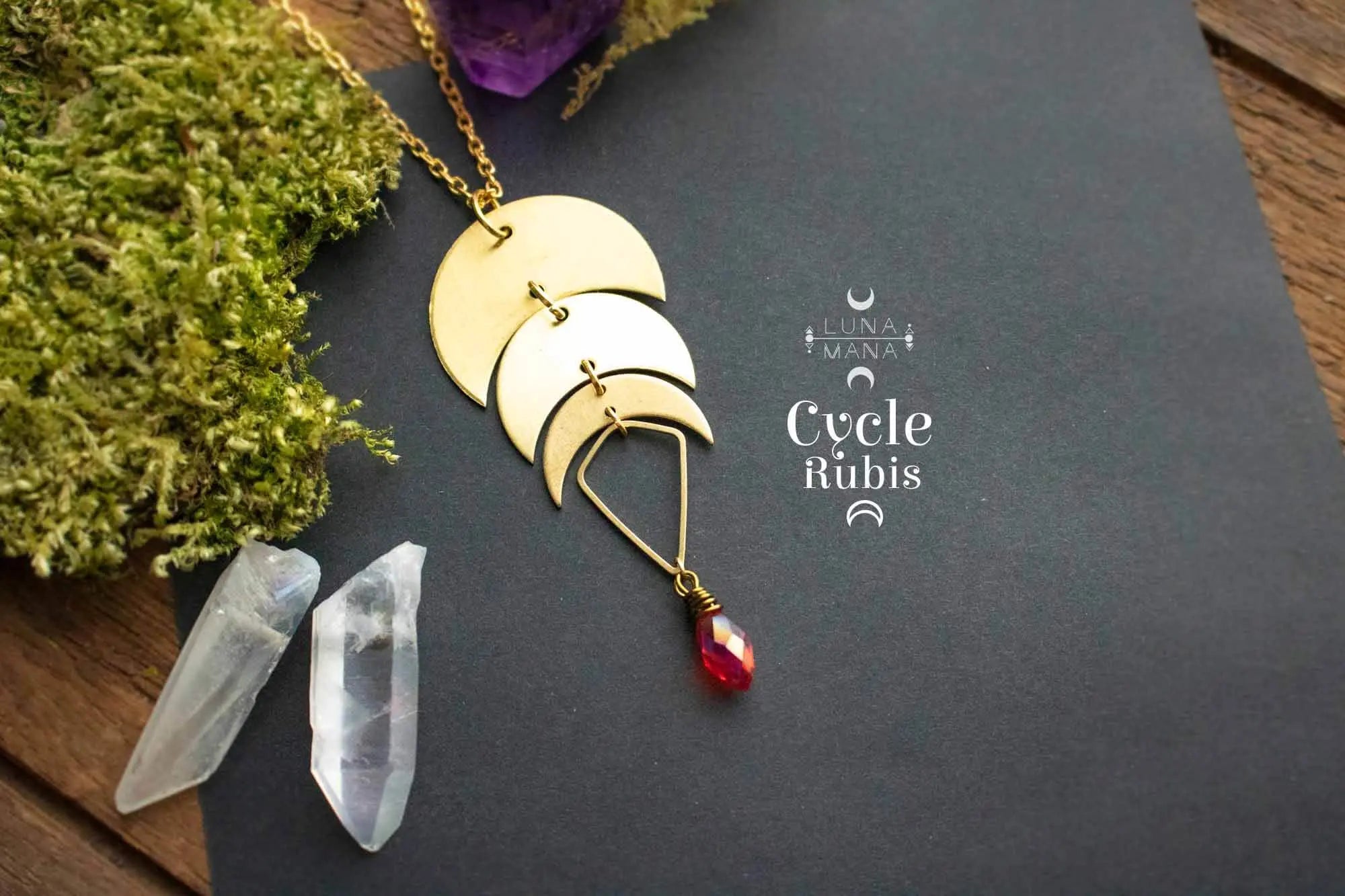 Pendentif Kermès avec phases de Lune et perle rouge lunamanashop