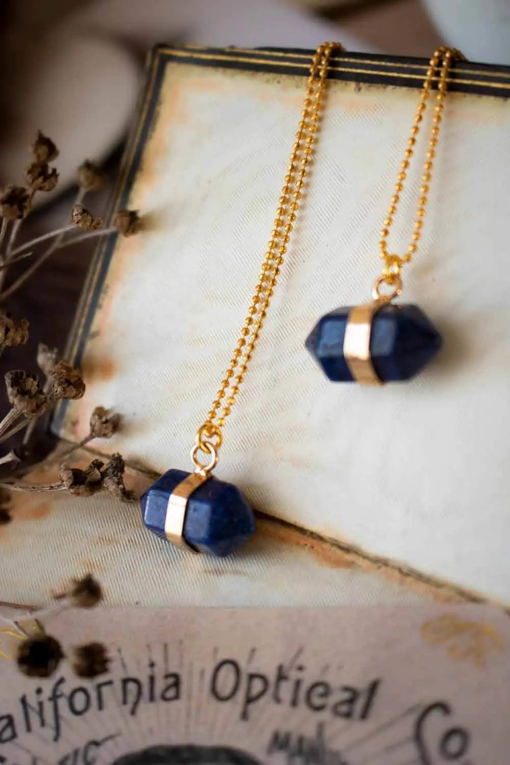 Pendentif Lapis lazuli Elidia et chaîne en laiton doré lunamanashop