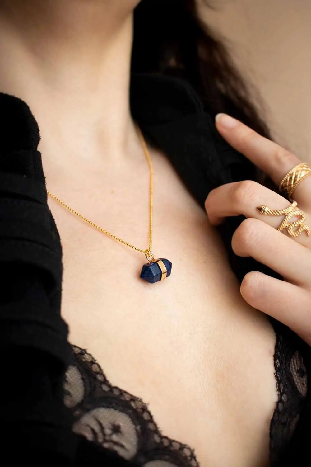 Pendentif Lapis lazuli Elidia et chaîne en laiton doré lunamanashop