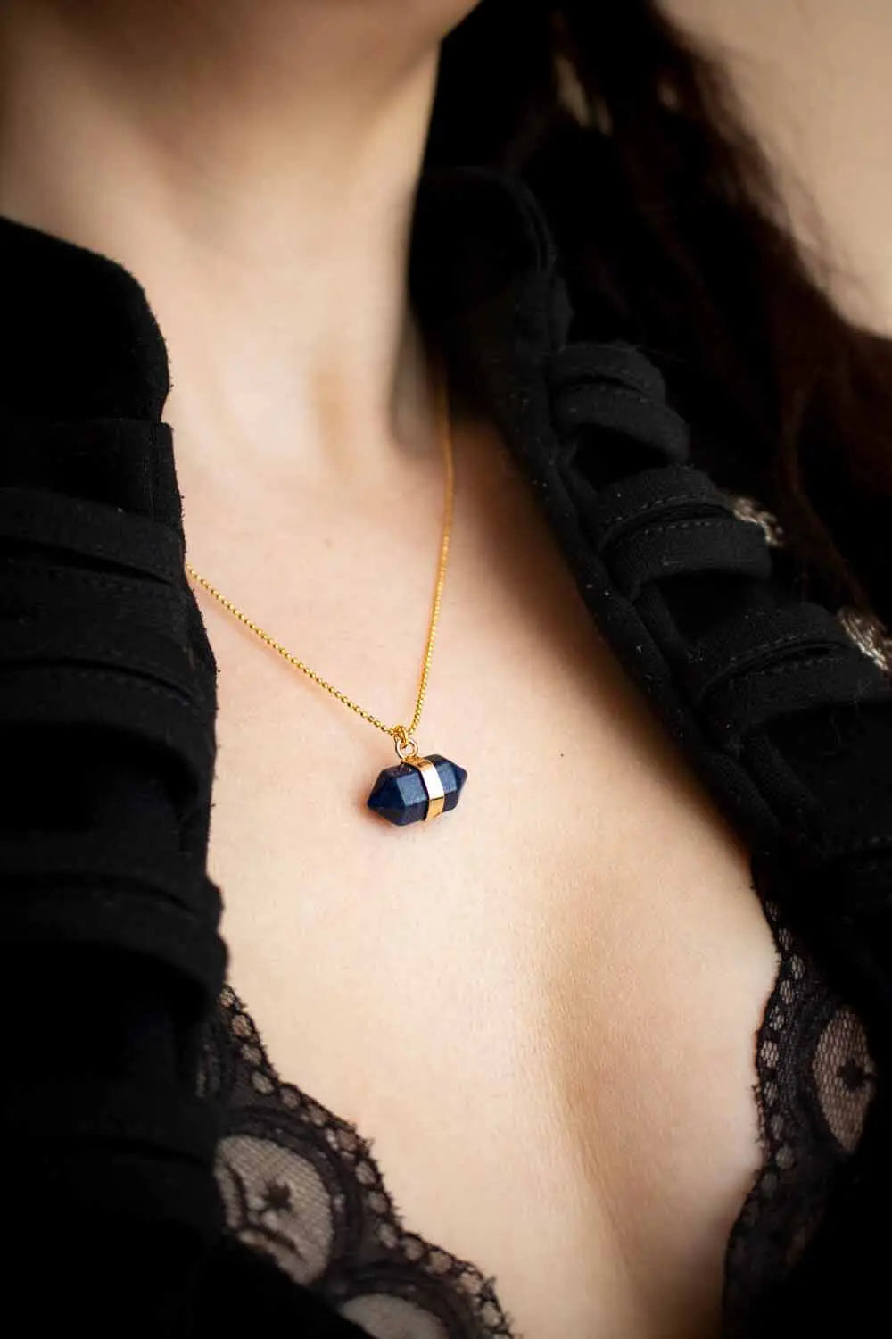 Pendentif Lapis lazuli Elidia et chaîne en laiton doré lunamanashop