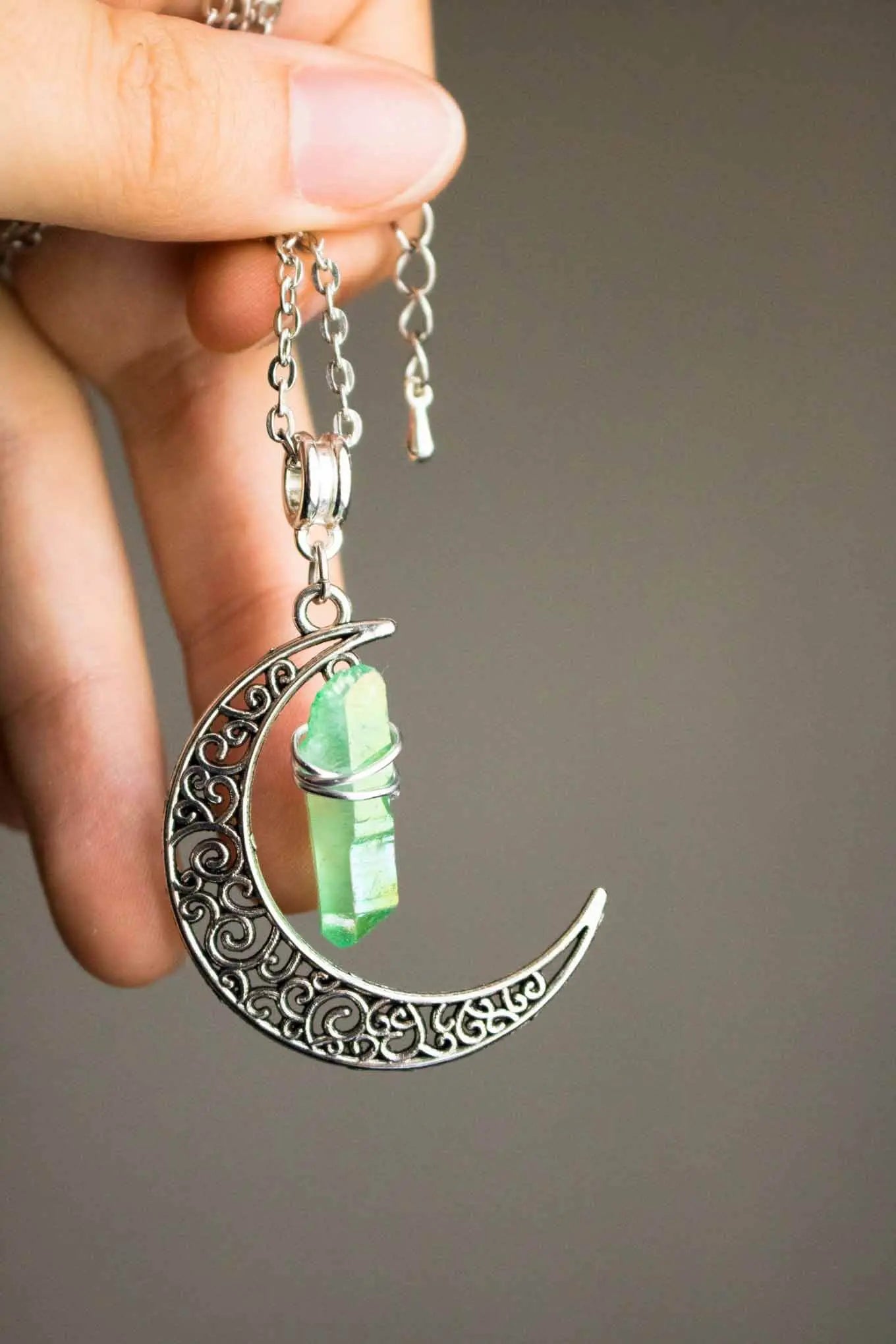 Pendentif Lune et Cristal de Quartz Coloré lunamanashop