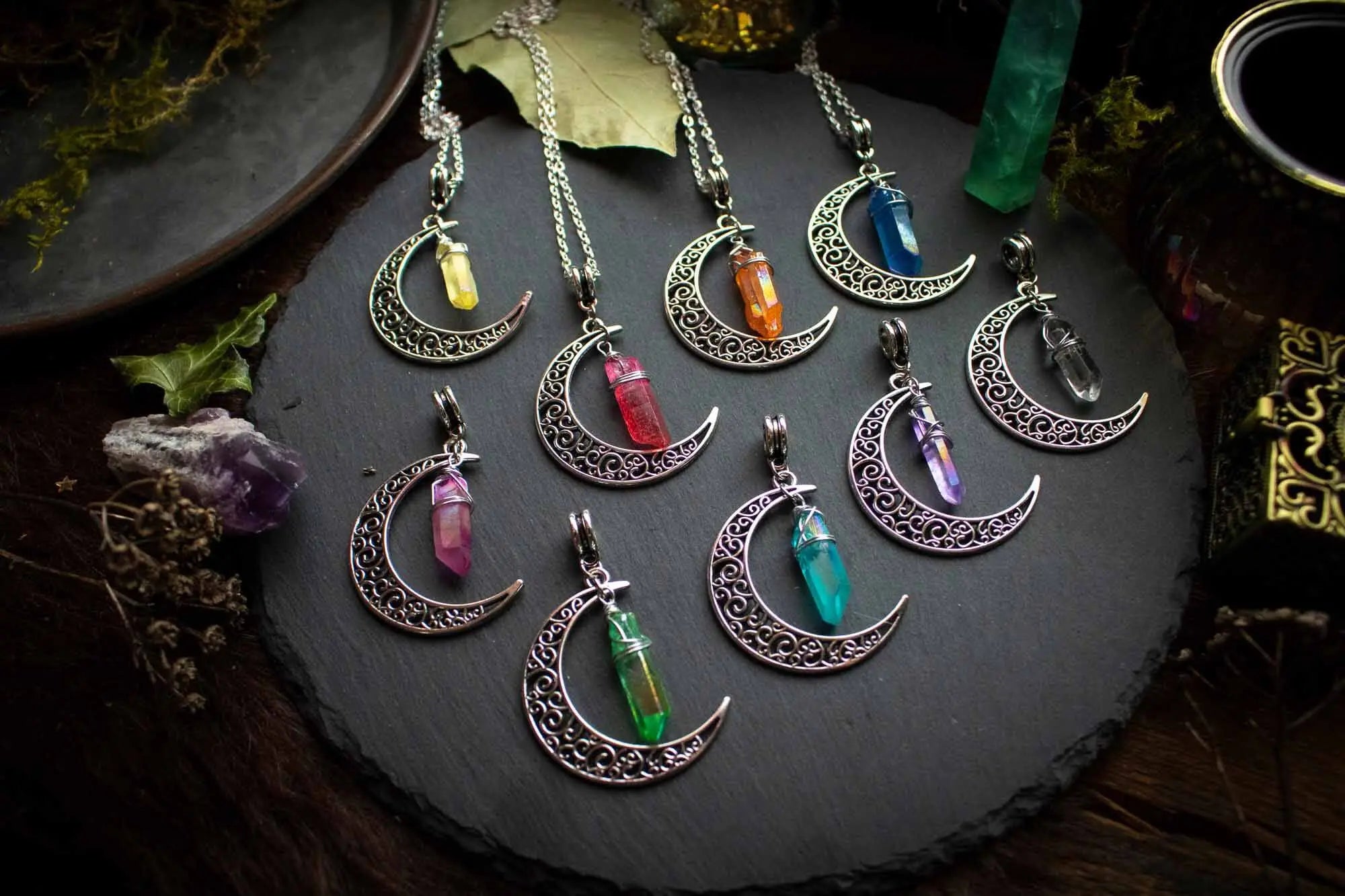 Pendentif Lune et Cristal de Quartz Coloré lunamanashop