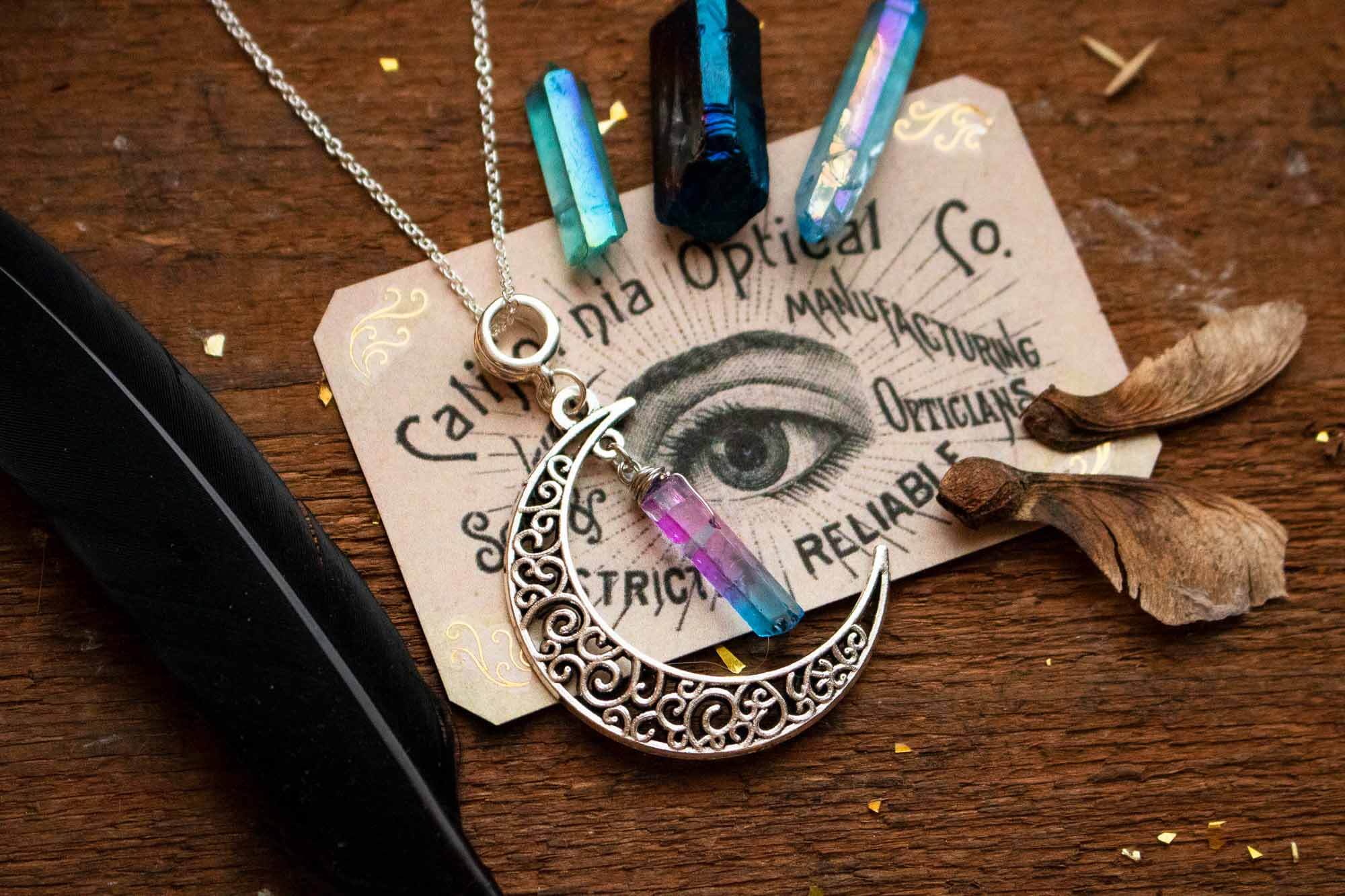 Pendentif Lune et Cristal de Quartz Coloré lunamanashop