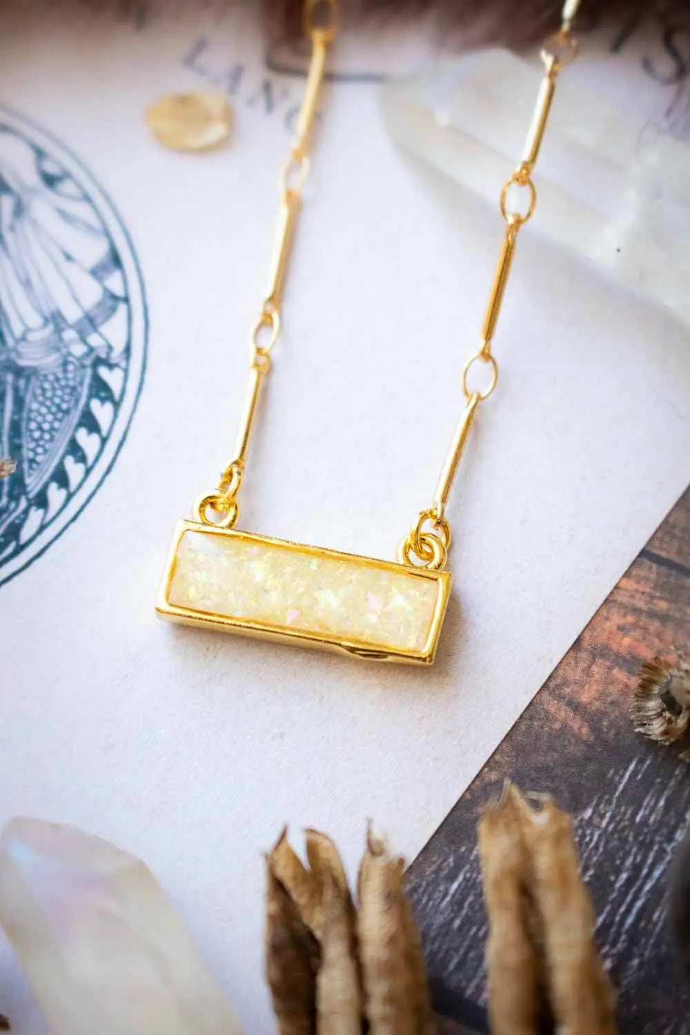 Pendentif Opale d'imitation Ardélie et chaîne plaquée or 18 carats lunamanashop