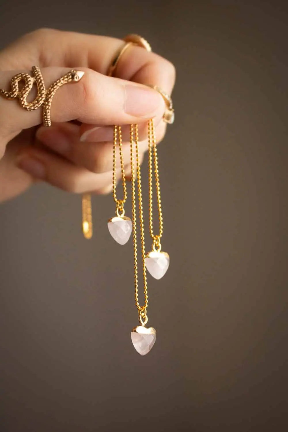 Pendentif Quartz Rose Aletha et chaîne laiton doré lunamanashop
