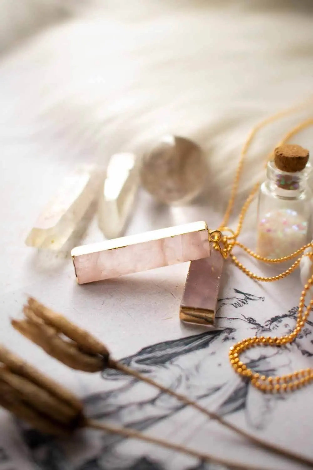 Pendentif Quartz Rose Grace chaîne laiton doré lunamanashop