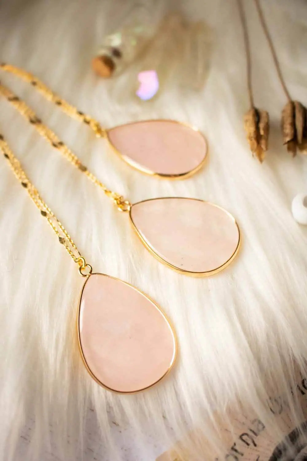 Pendentif Quartz Rose Mona et chaîne laiton doré lunamanashop