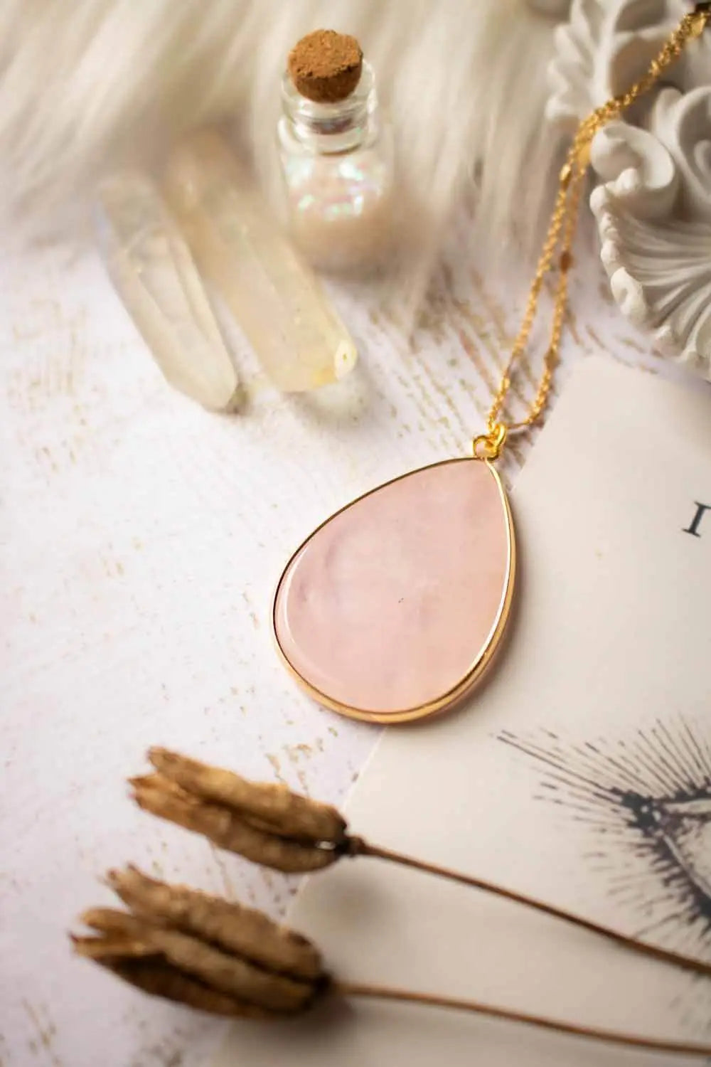 Pendentif Quartz Rose Mona et chaîne laiton doré lunamanashop