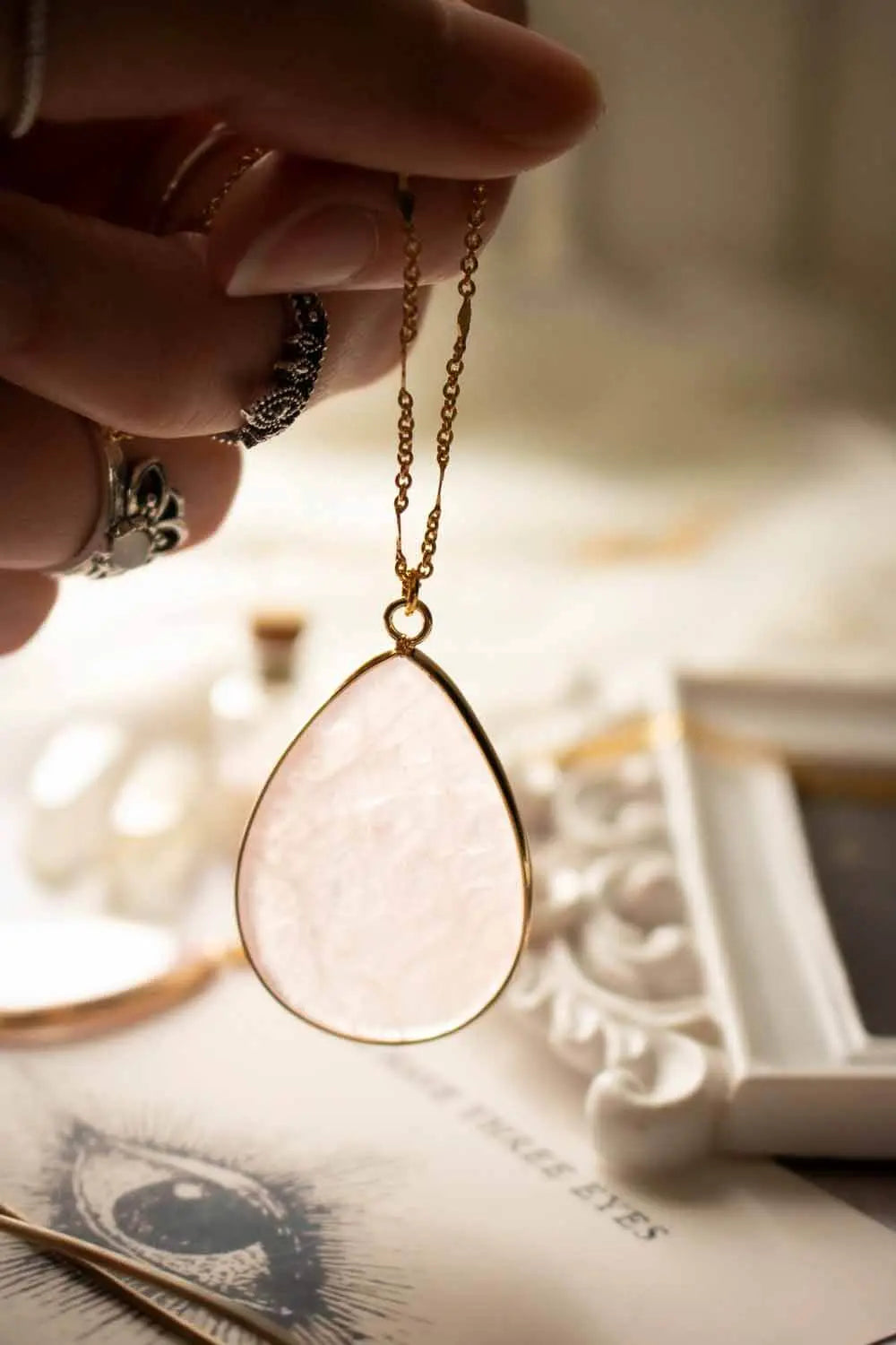 Pendentif Quartz Rose Mona et chaîne laiton doré lunamanashop