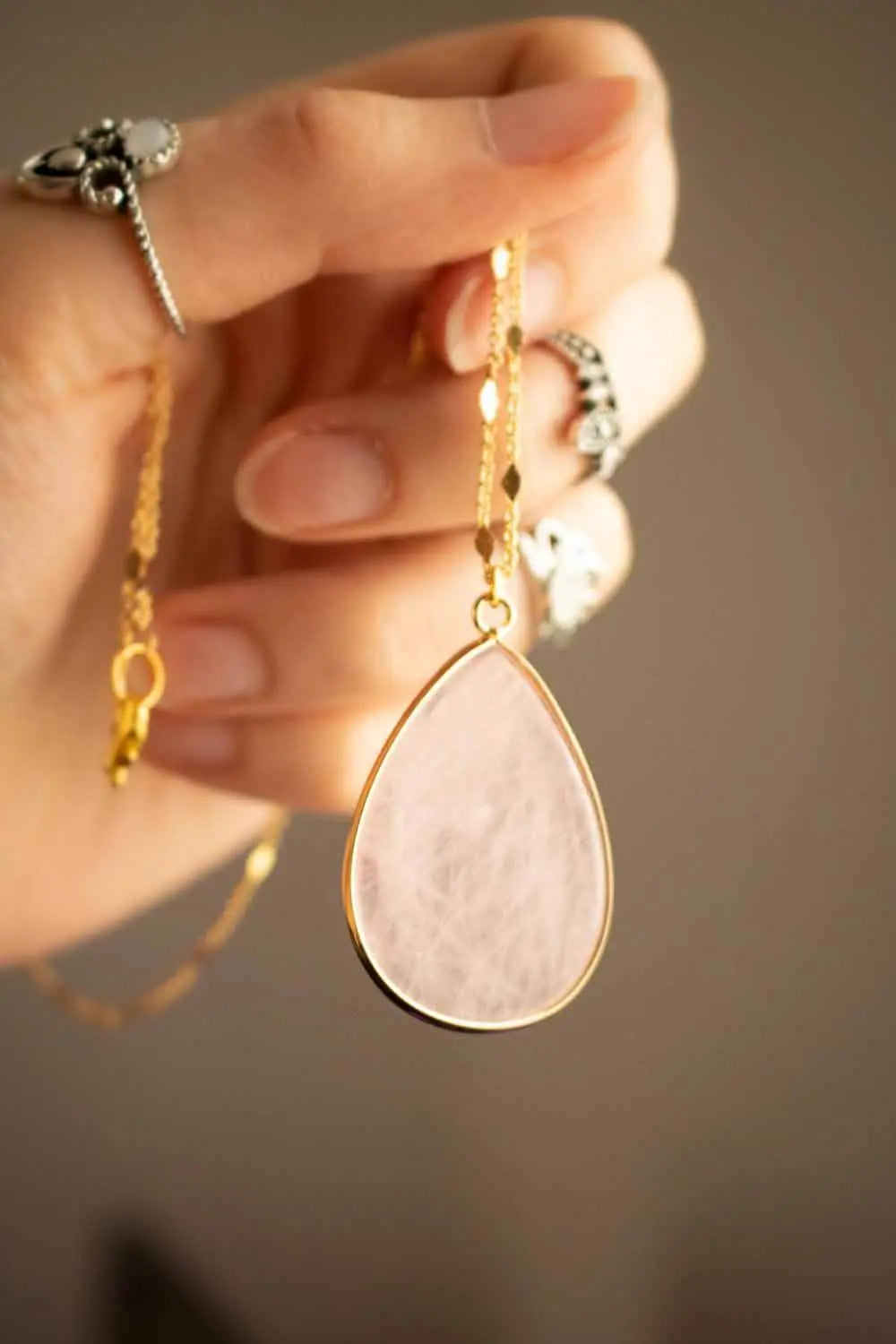 Pendentif Quartz Rose Mona et chaîne laiton doré lunamanashop