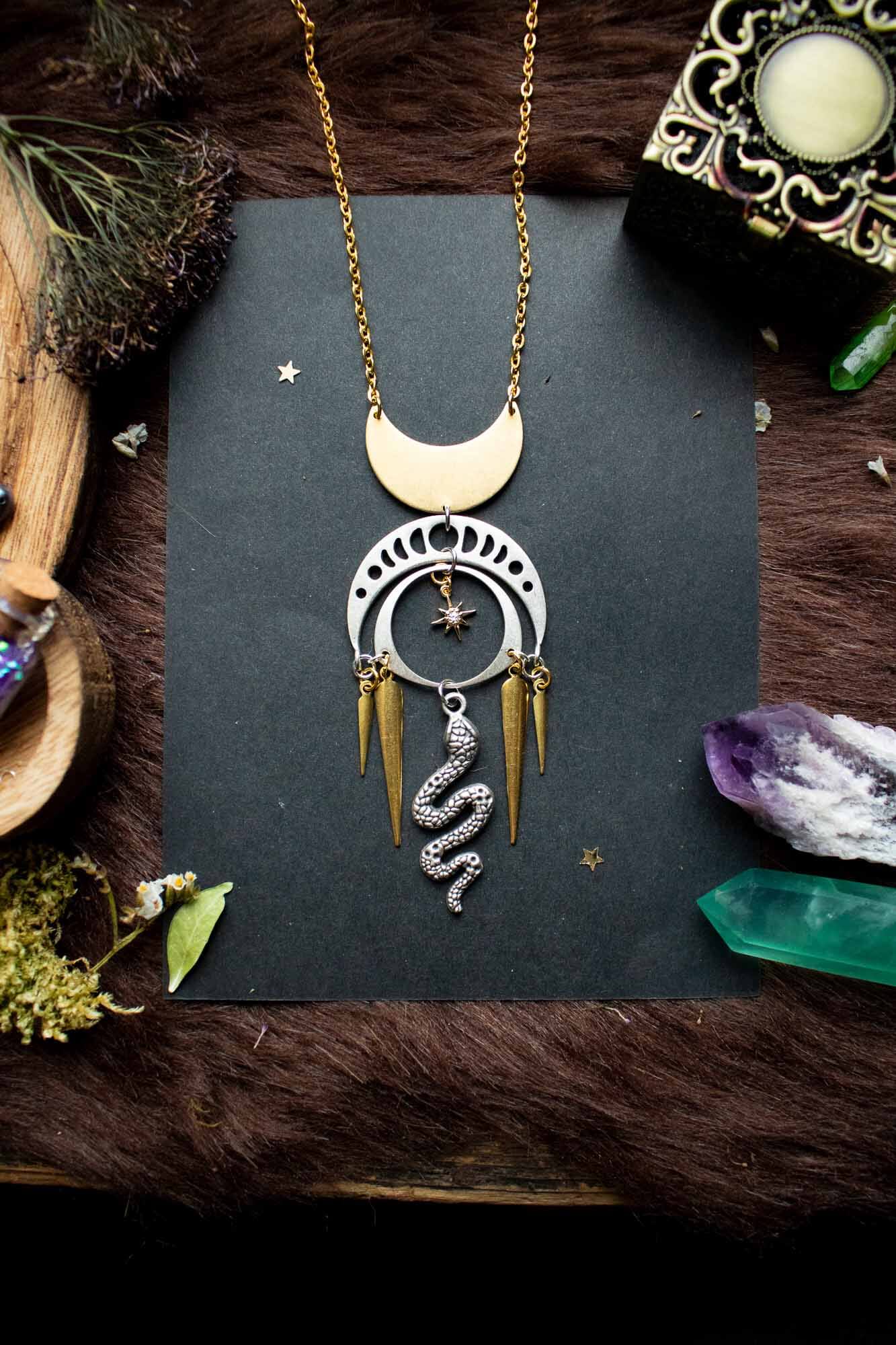 Pendentif Thazhath doré avec lune et serpent argenté lunamanashop