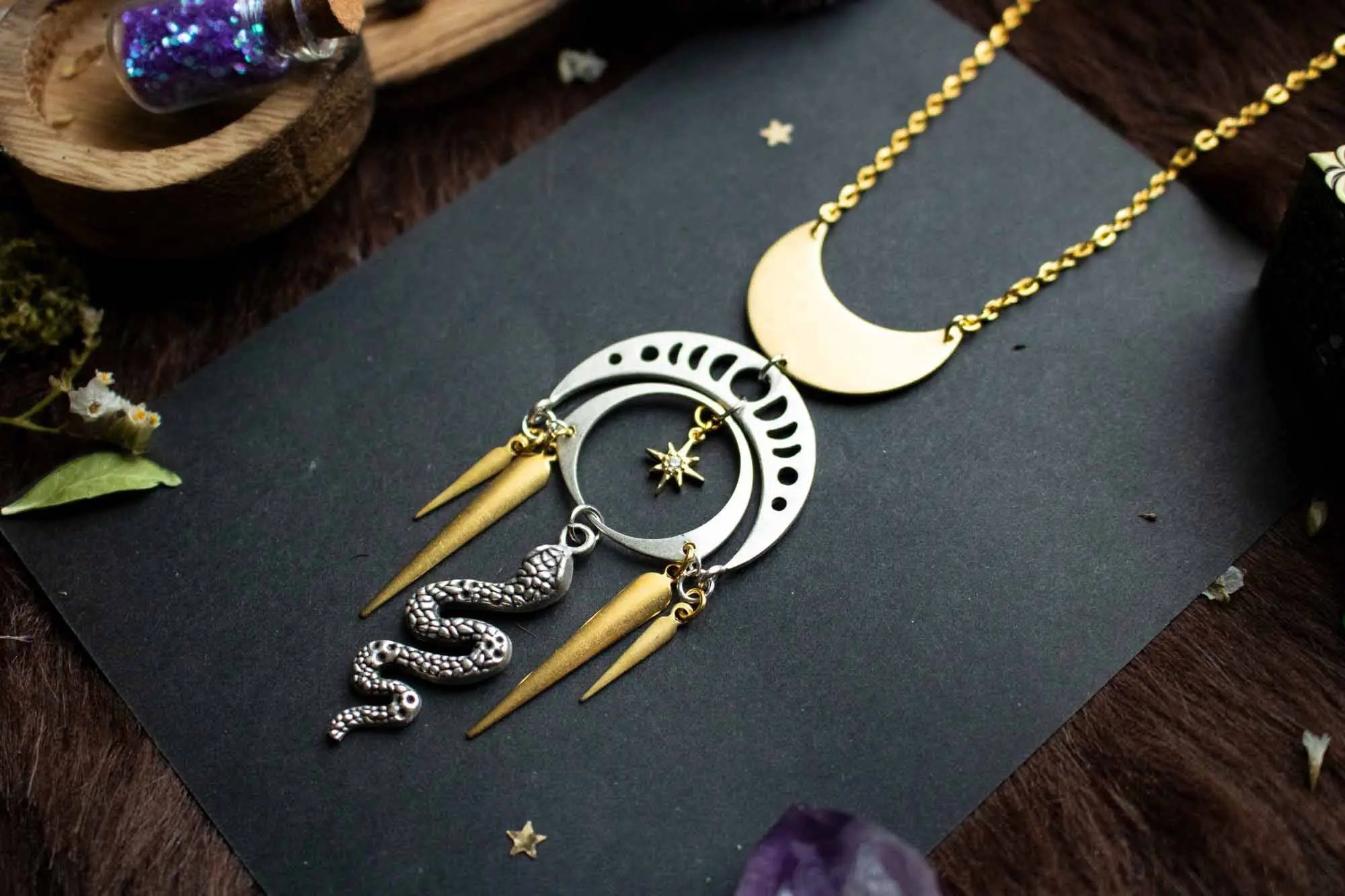 Pendentif Thazhath doré avec lune et serpent argenté lunamanashop