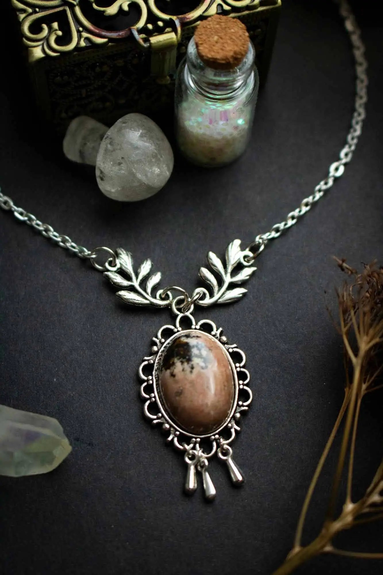 Pendentif ancien Douceur figée en Rhodonite rose et noire lunamanashop