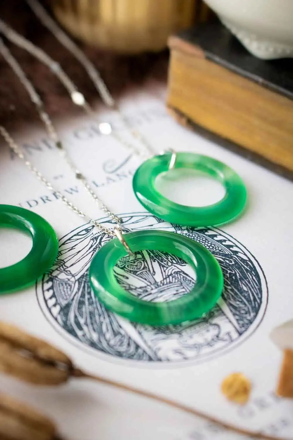 Pendentif anneau en Agate verte Irenaet chaîne en laiton argenté lunamanashop