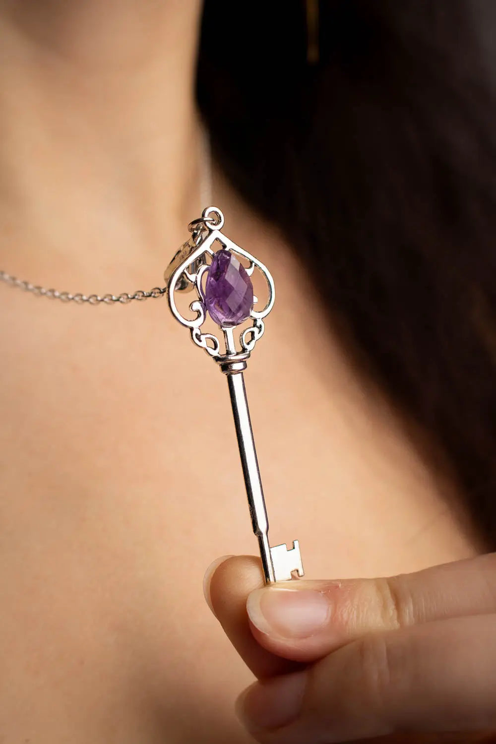 Pendentif Clé des Rêves en améthyste facettée et chaîne argentée lunamanashop
