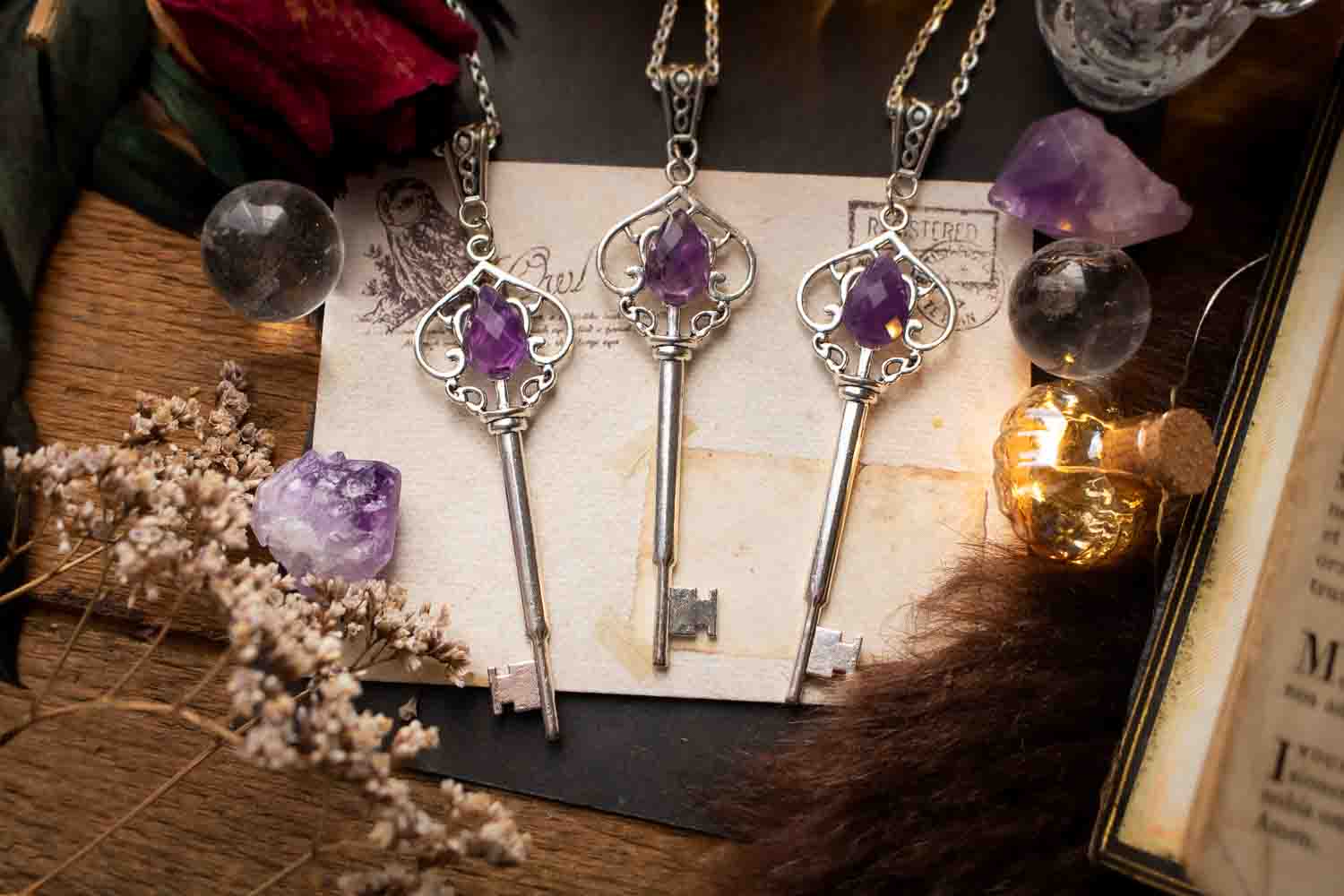 Pendentif Clé des Rêves en améthyste facettée et chaîne argentée lunamanashop