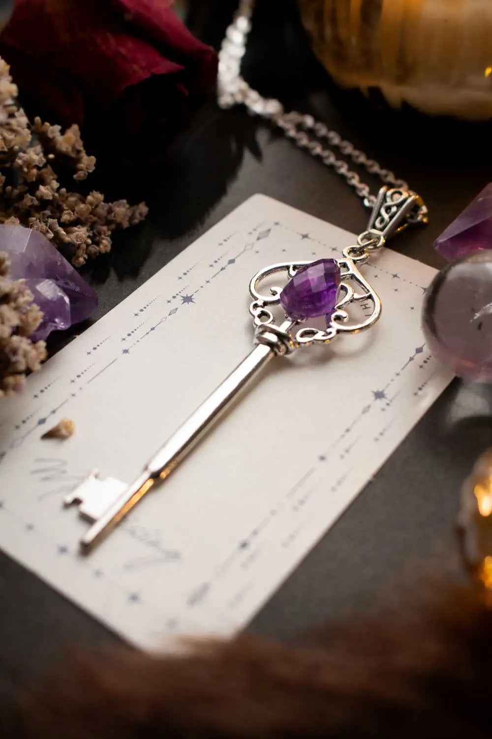 Pendentif Clé des Rêves en améthyste facettée et chaîne argentée lunamanashop