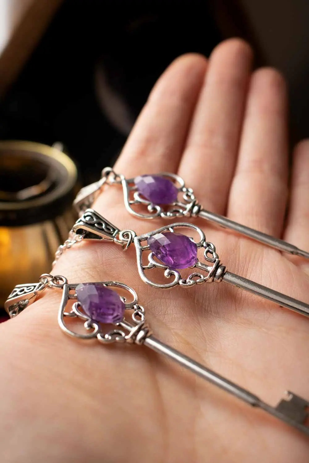Pendentif Clé des Rêves en améthyste facettée et chaîne argentée lunamanashop