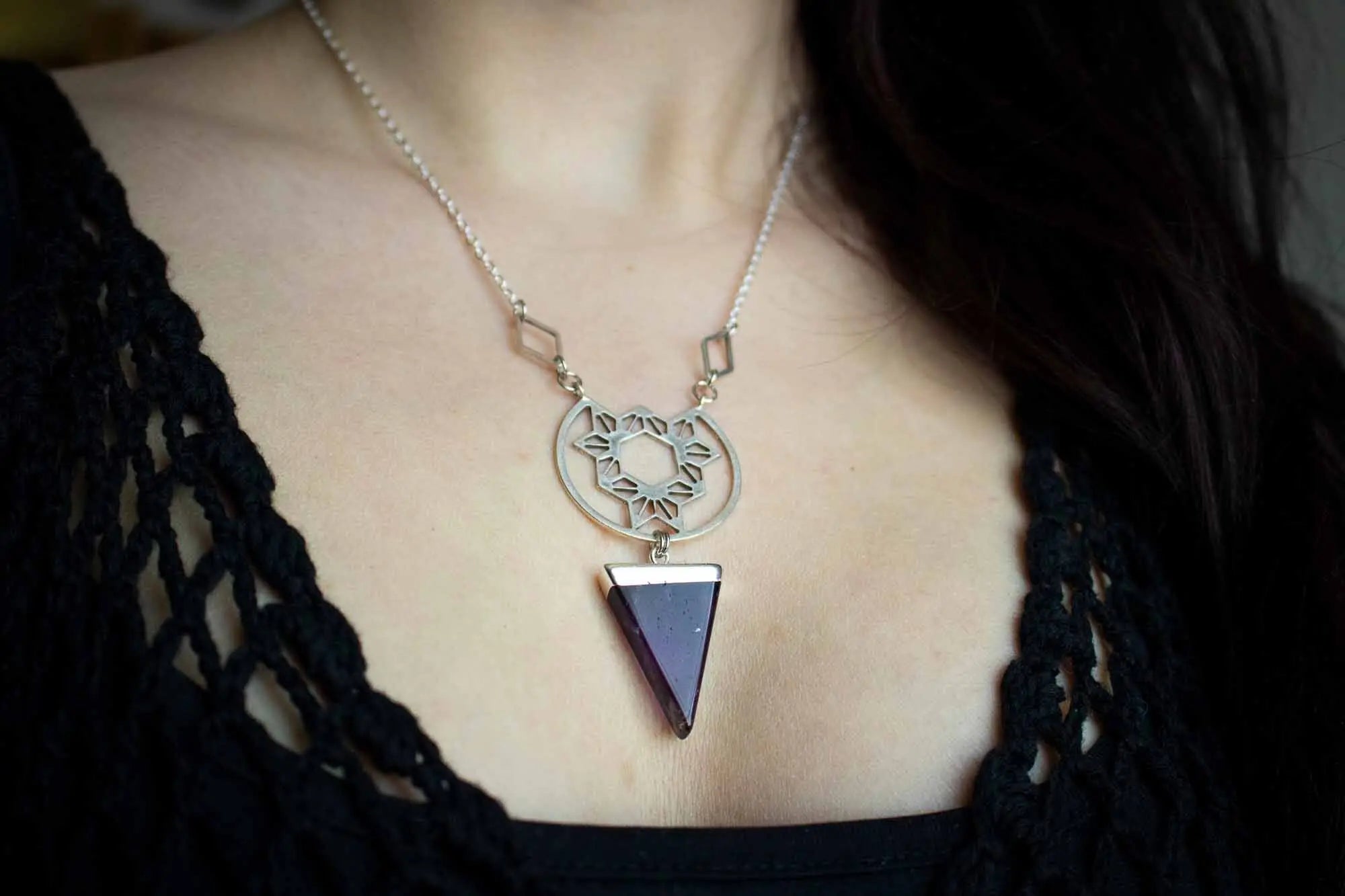 Pendentif en Améthyste et losanges argentés lunamanashop