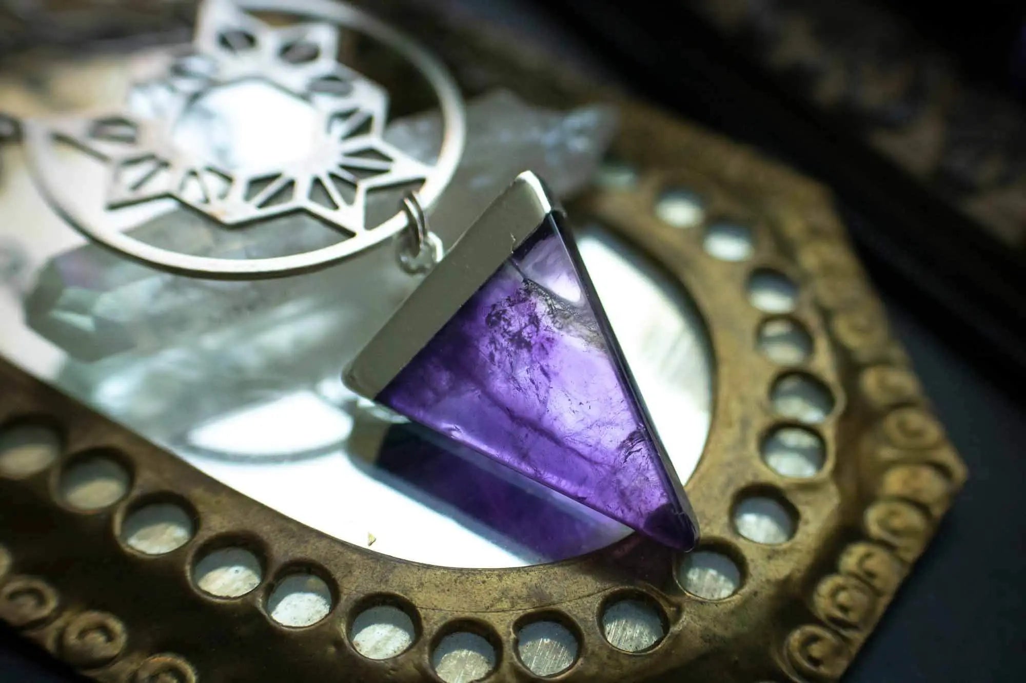 Pendentif en Améthyste et losanges argentés lunamanashop