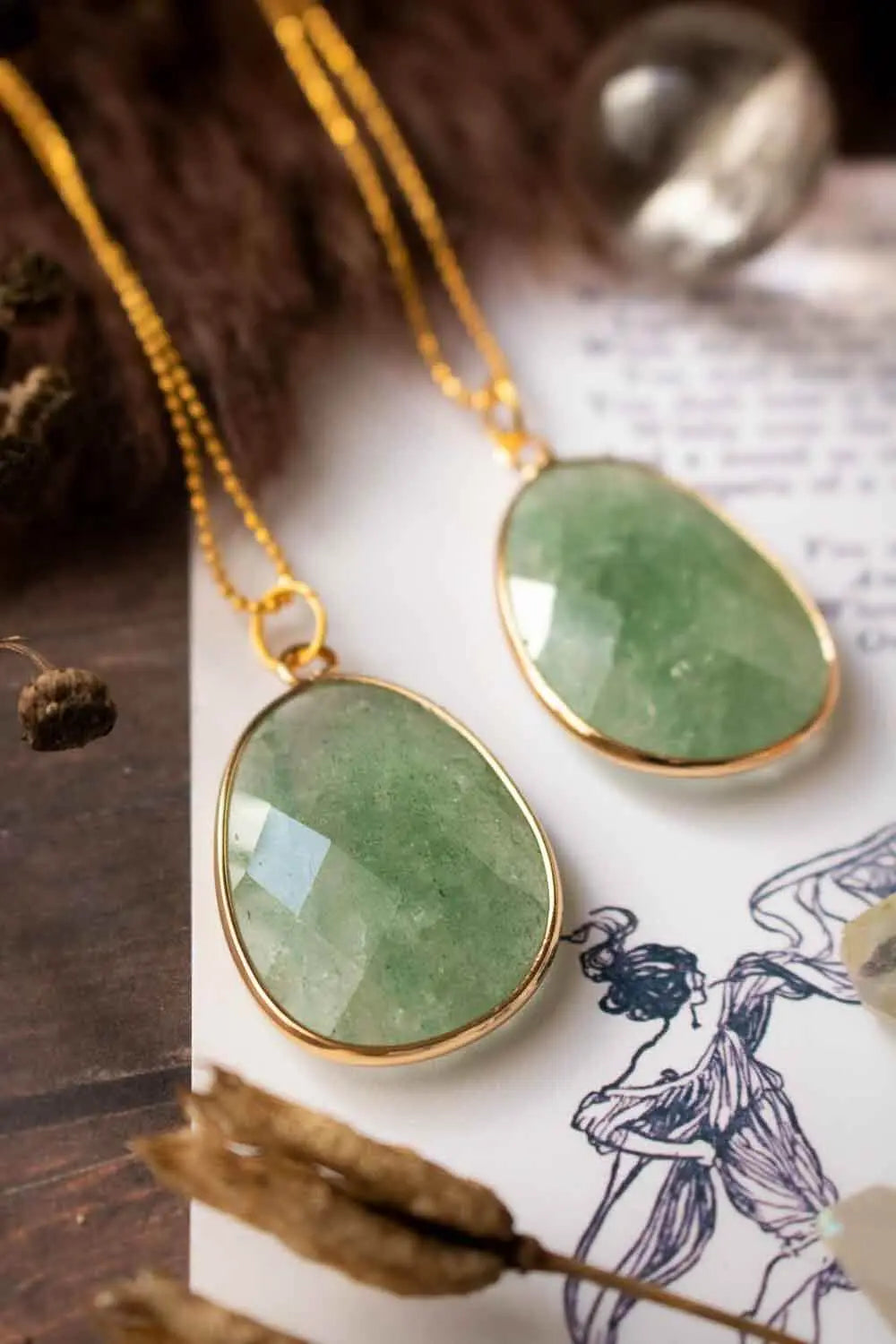 Pendentif en Jade Tulene et chaîne en laiton doré lunamanashop