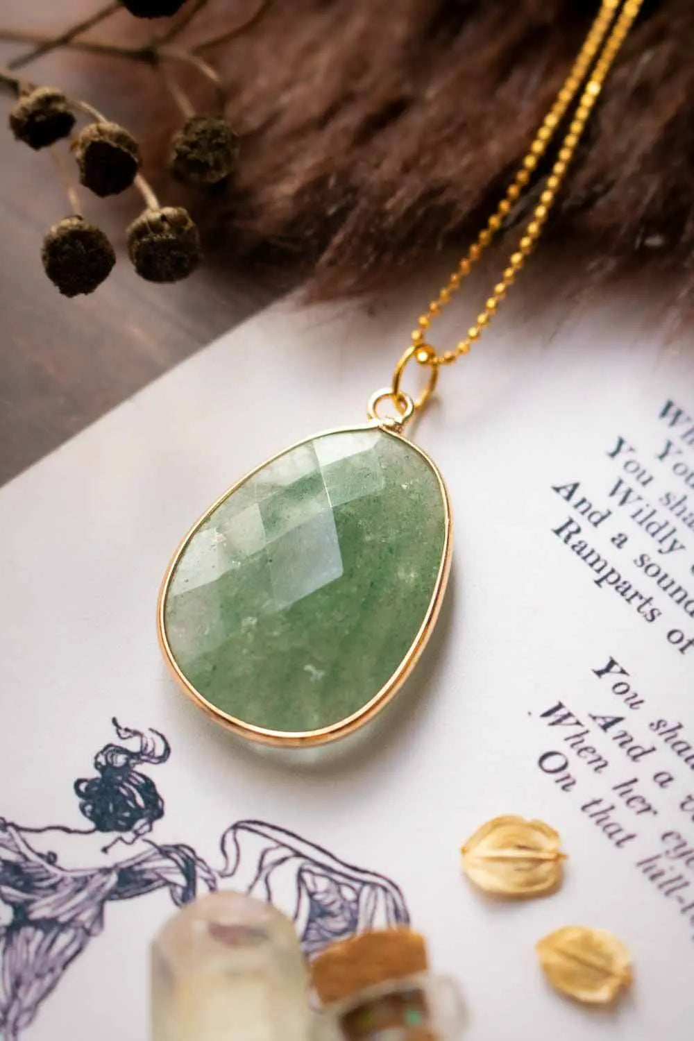 Pendentif en Jade Tulene et chaîne en laiton doré lunamanashop