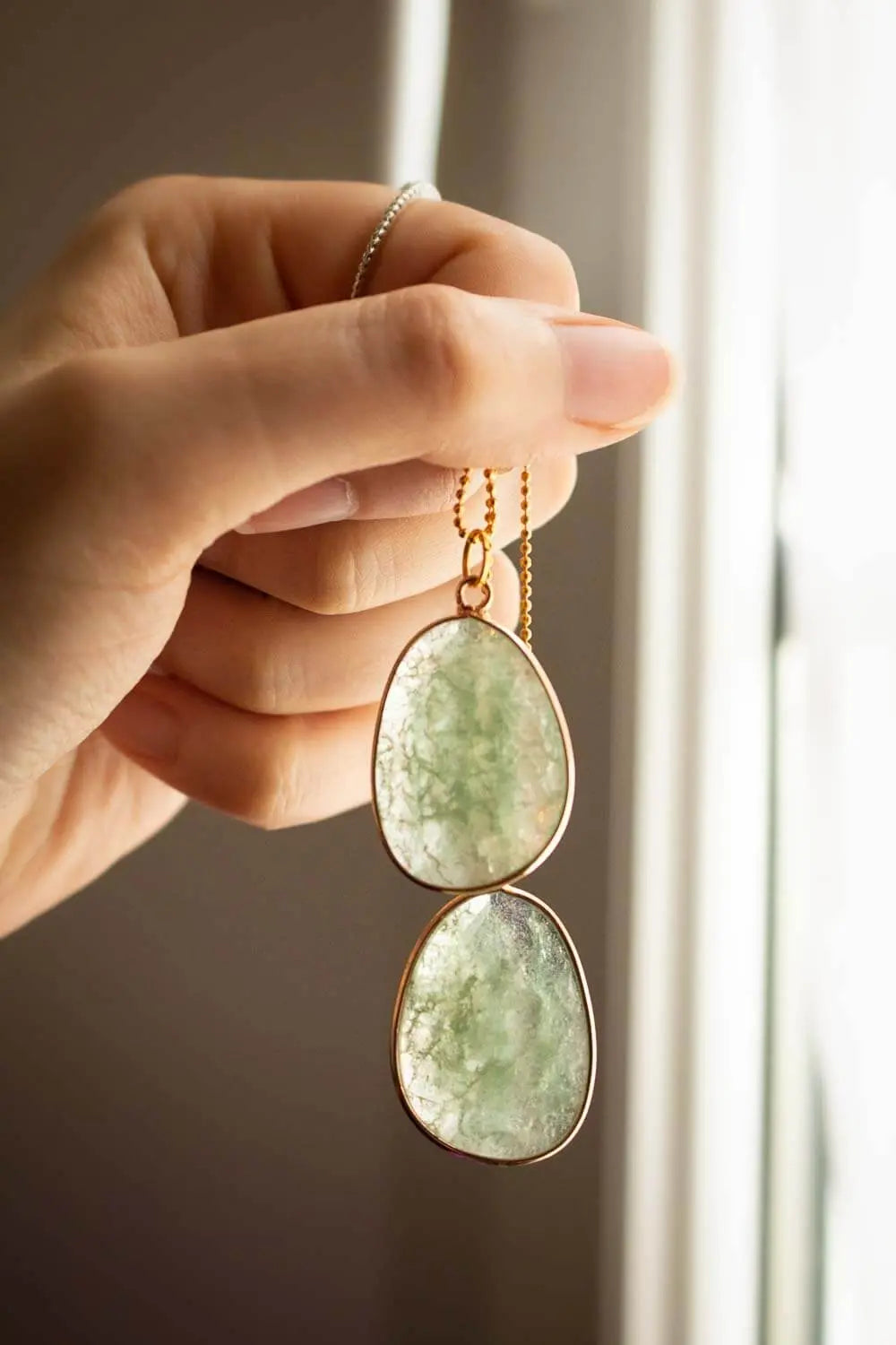 Pendentif en Jade Tulene et chaîne en laiton doré lunamanashop