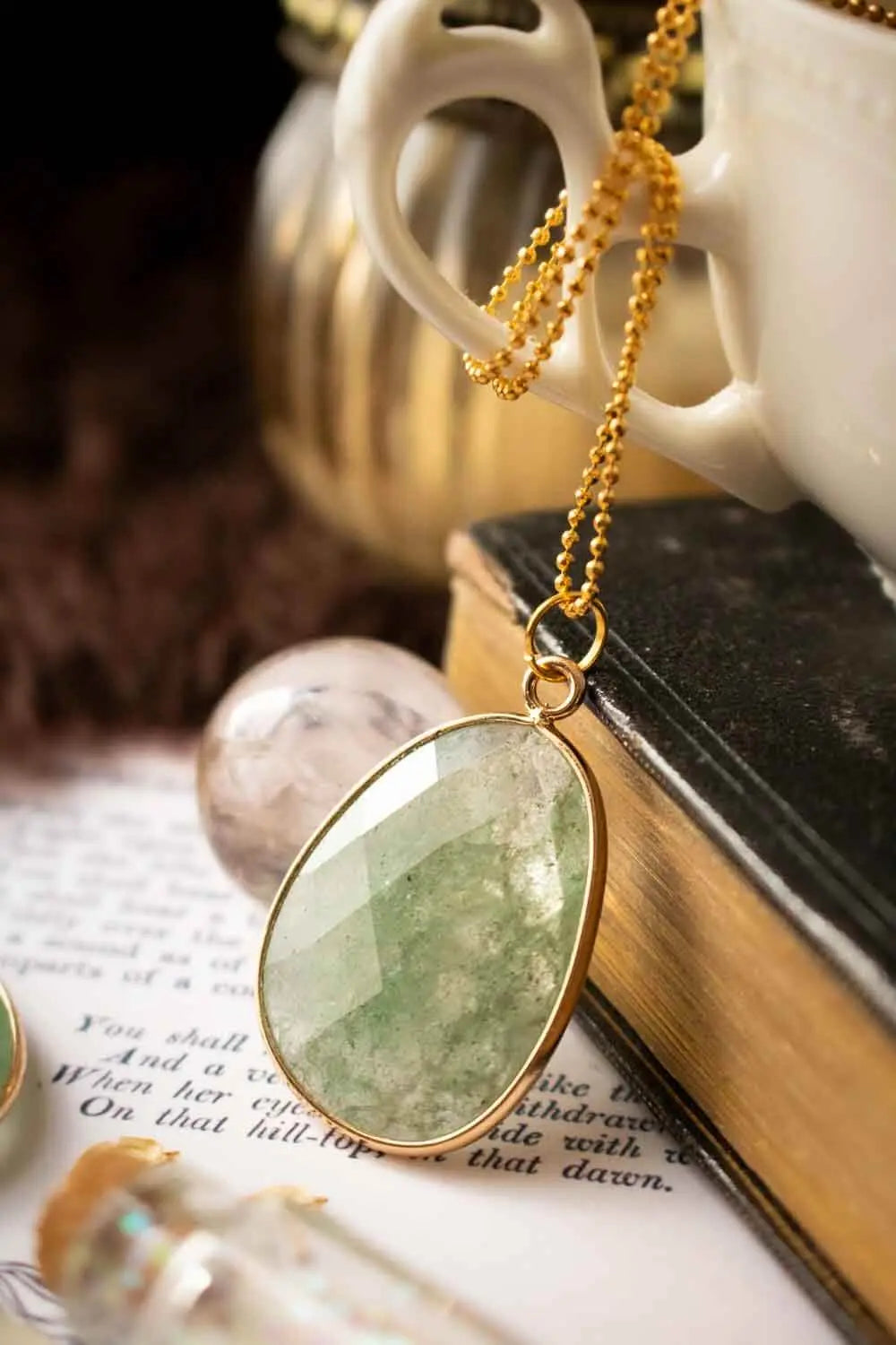 Pendentif en Jade Tulene et chaîne en laiton doré lunamanashop