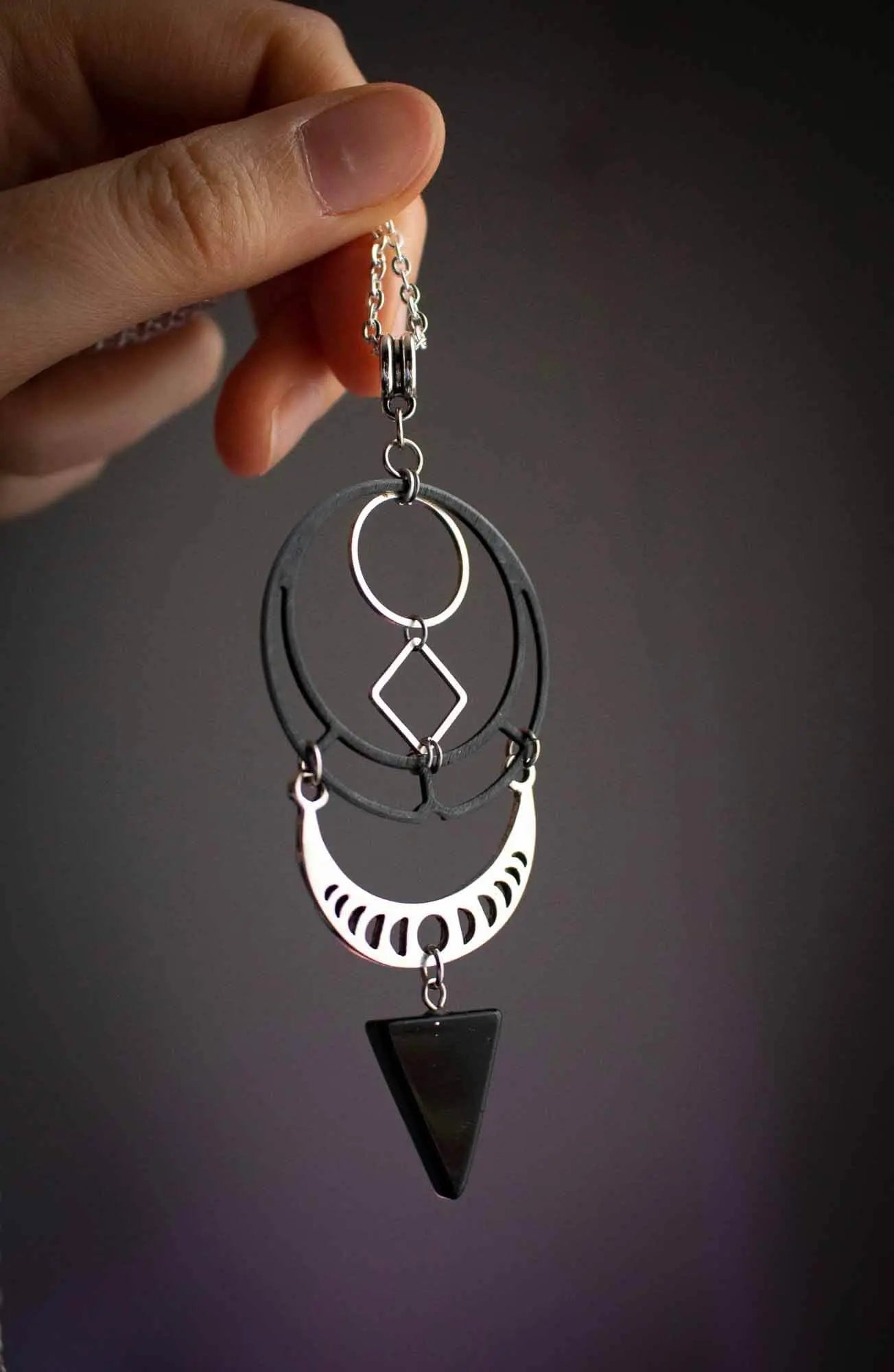 Pendentif en Obsidienne Sombre Rune Céleste lunamanashop