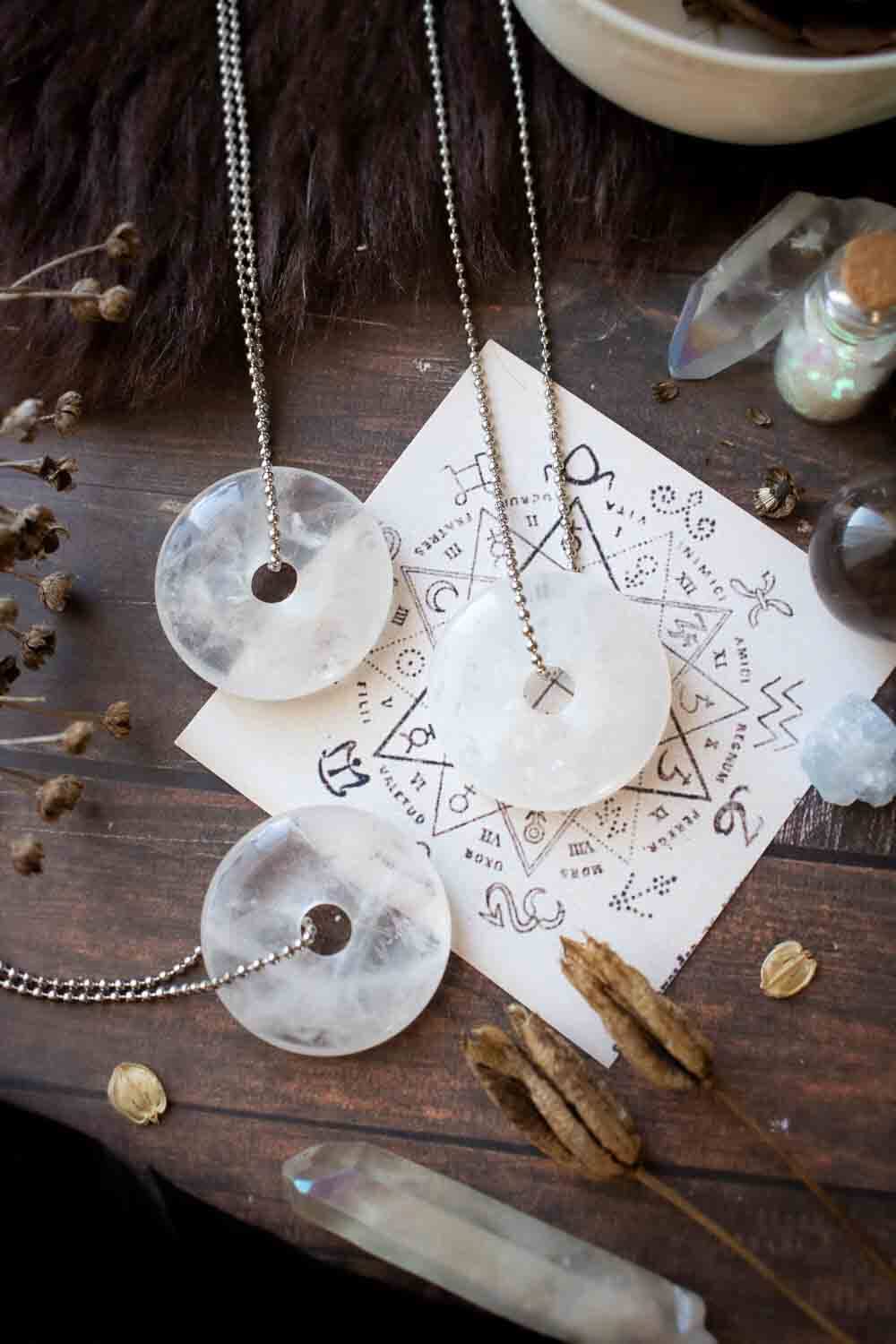 Pendentif en Quartz Ganora et chaîne en laiton argenté lunamanashop