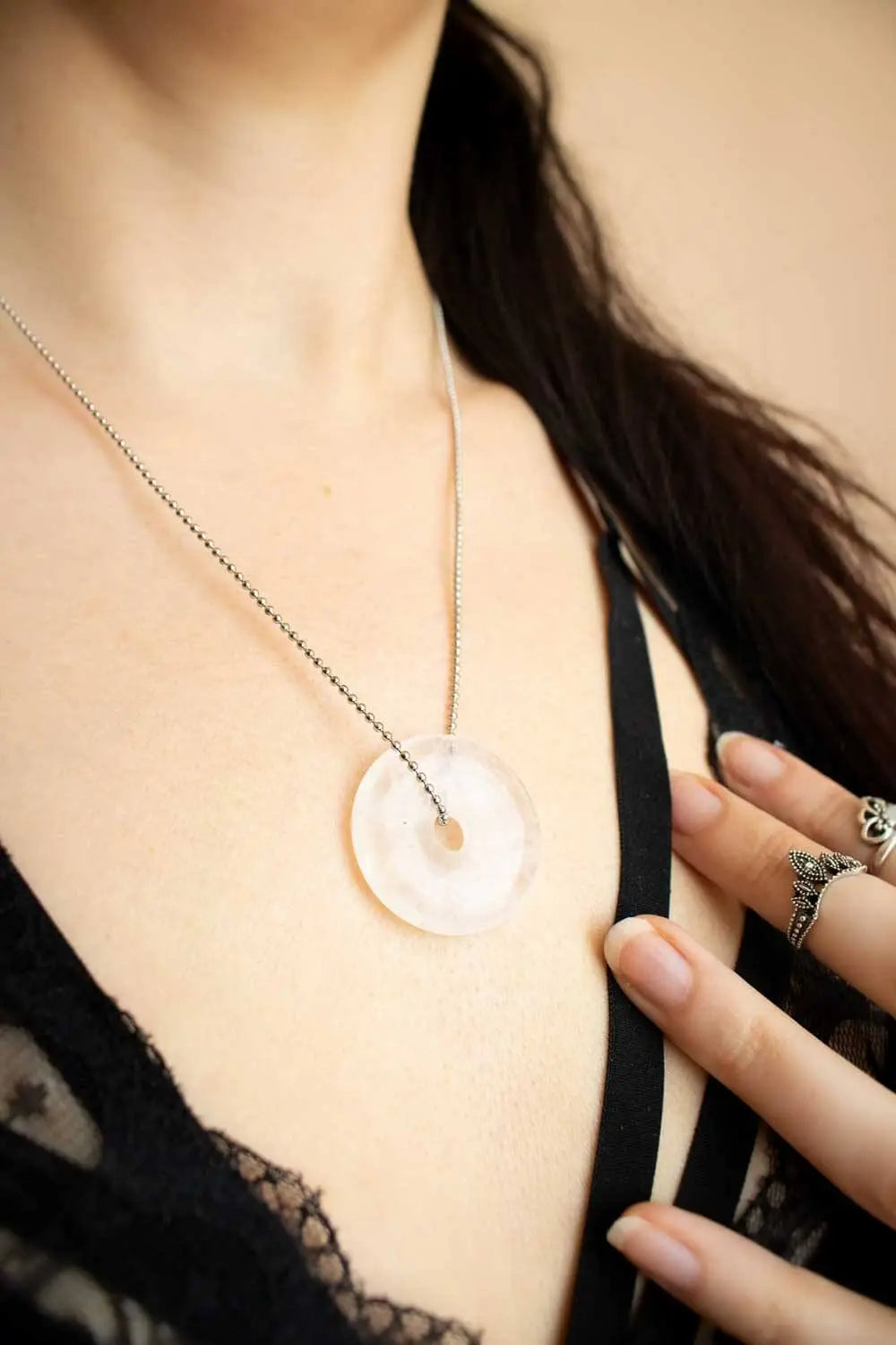 Pendentif en Quartz Ganora et chaîne en laiton argenté lunamanashop
