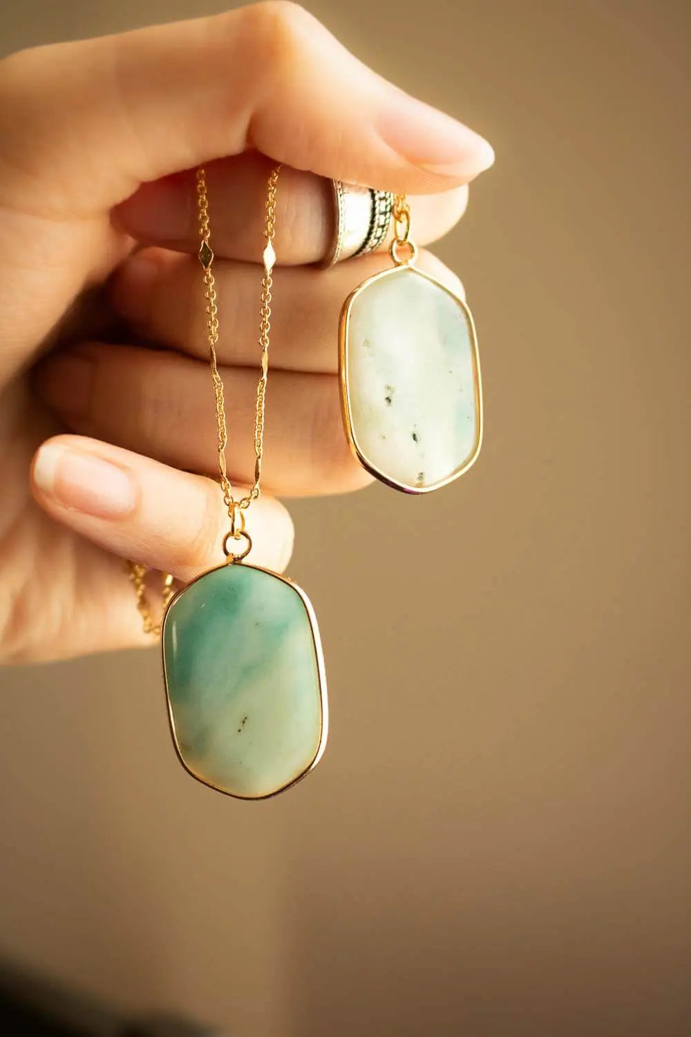 Pendentif en amazonite Thethys chaîne en laiton doré lunamanashop