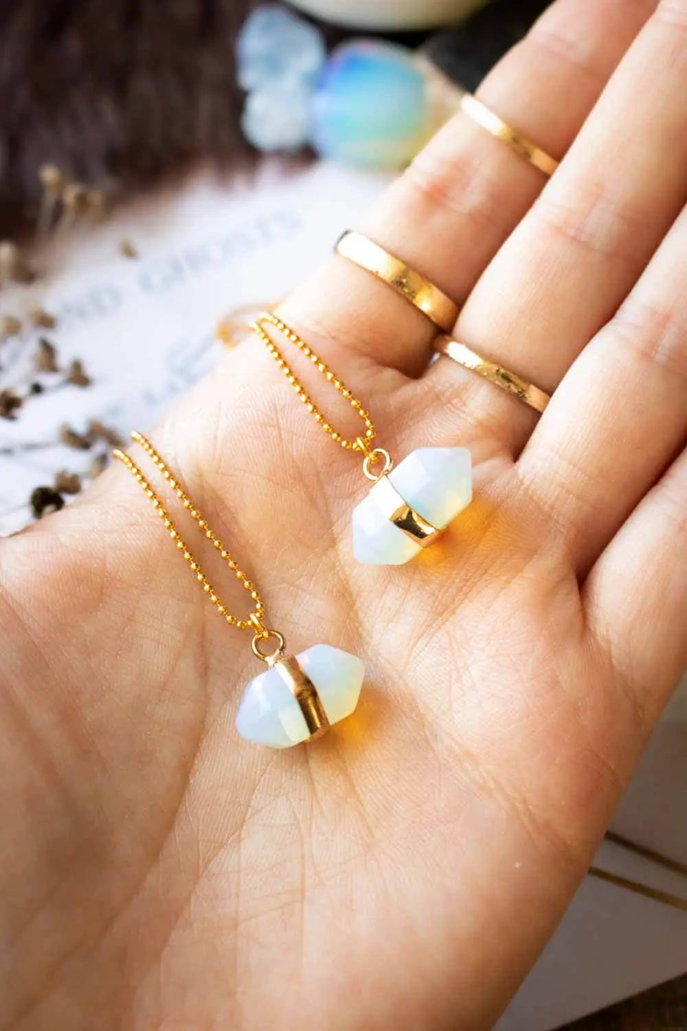 Pendentif en opaline Skara et chaîne en laiton doré lunamanashop