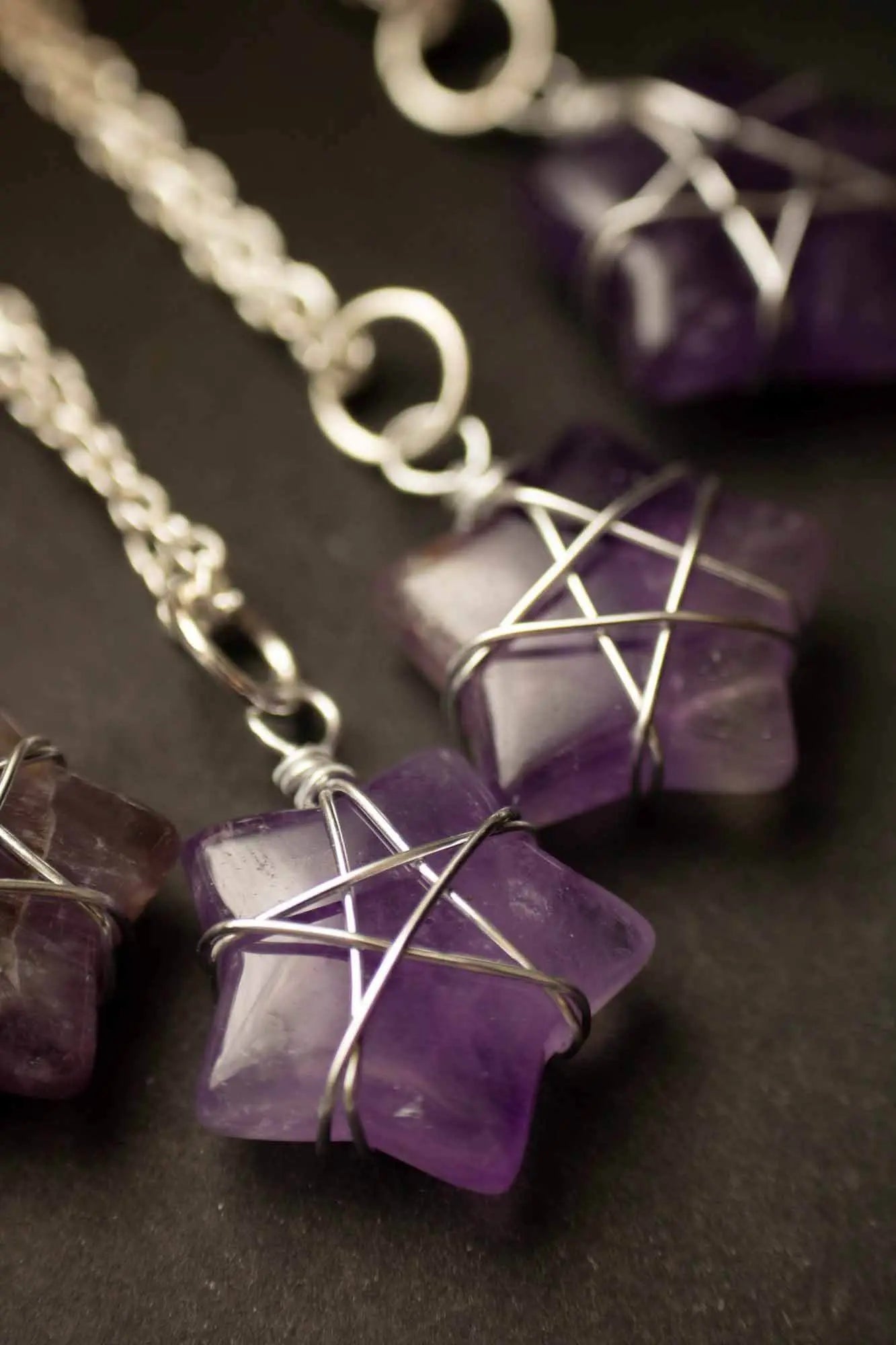 Pendentif étoile en Améthyste et fil argenté lunamanashop