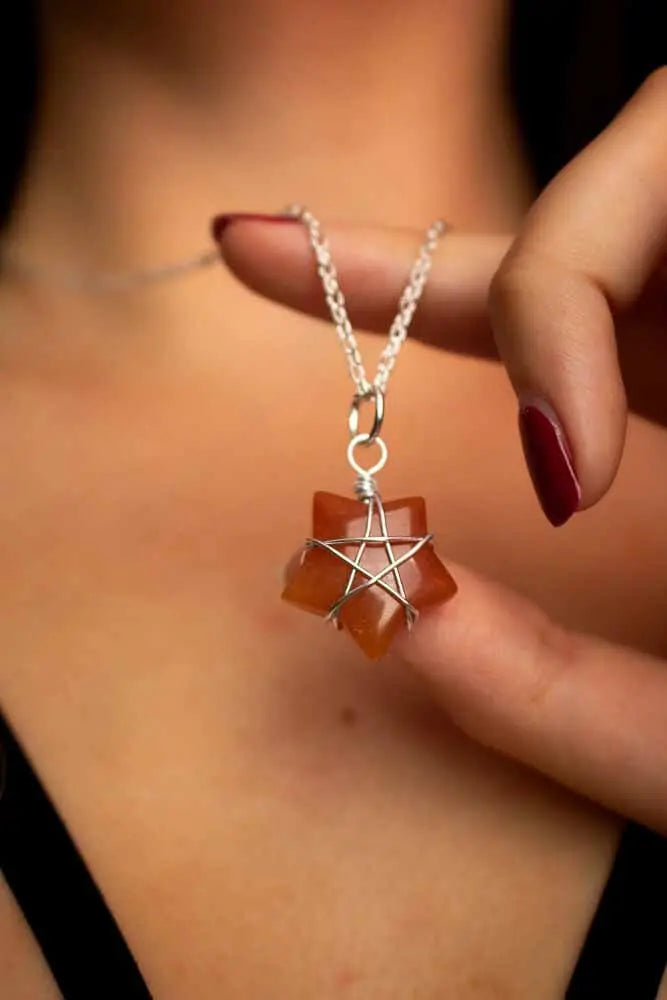 Pendentif étoile en Aventurine rouge et fil argenté lunamanashop