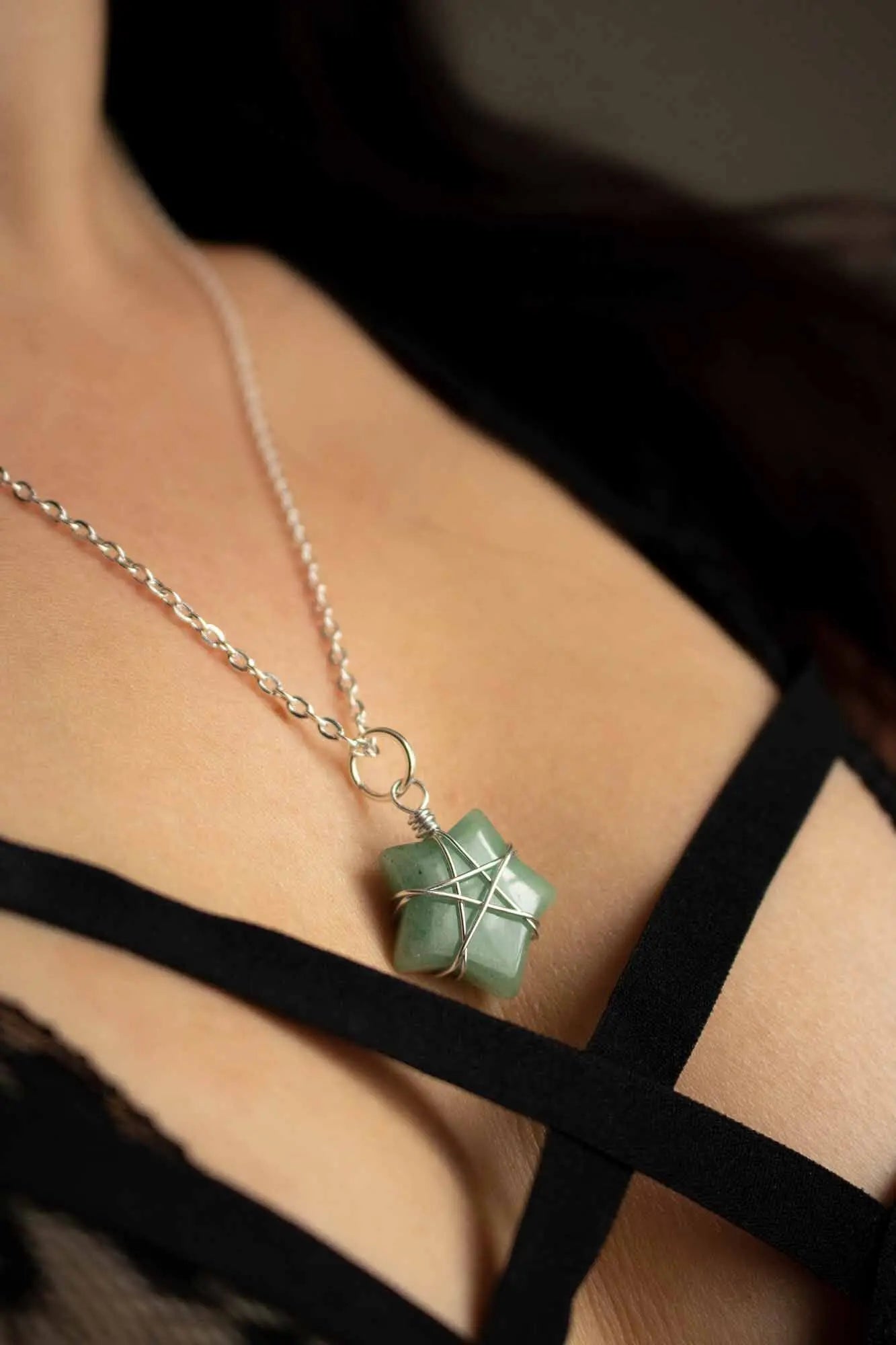 Pendentif étoile en Aventurine verte et fil argenté lunamanashop