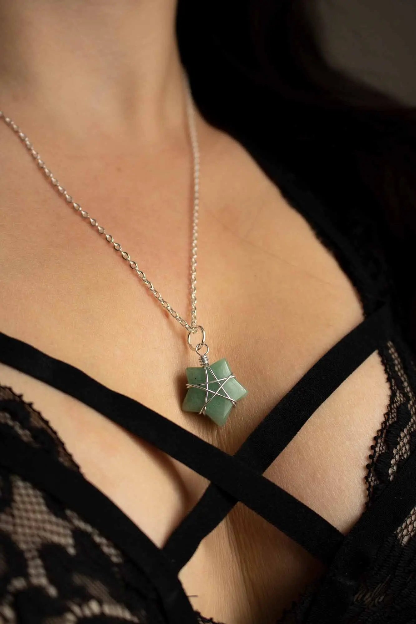 Pendentif étoile en Aventurine verte et fil argenté lunamanashop
